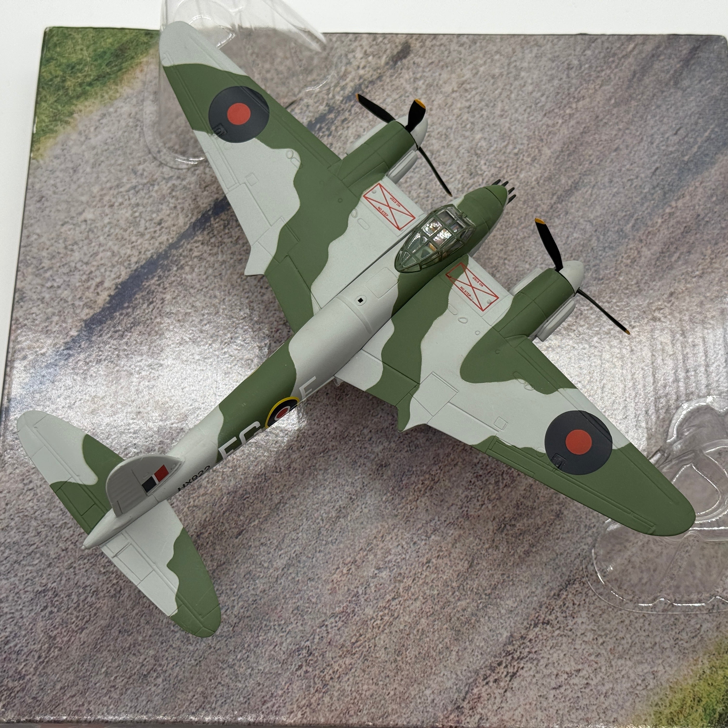 Corgi AA32810 1:72 de Havilland Mosquito FB.VI HX922 EG-F Percy Pickard Operation Jericho Amiens 1944