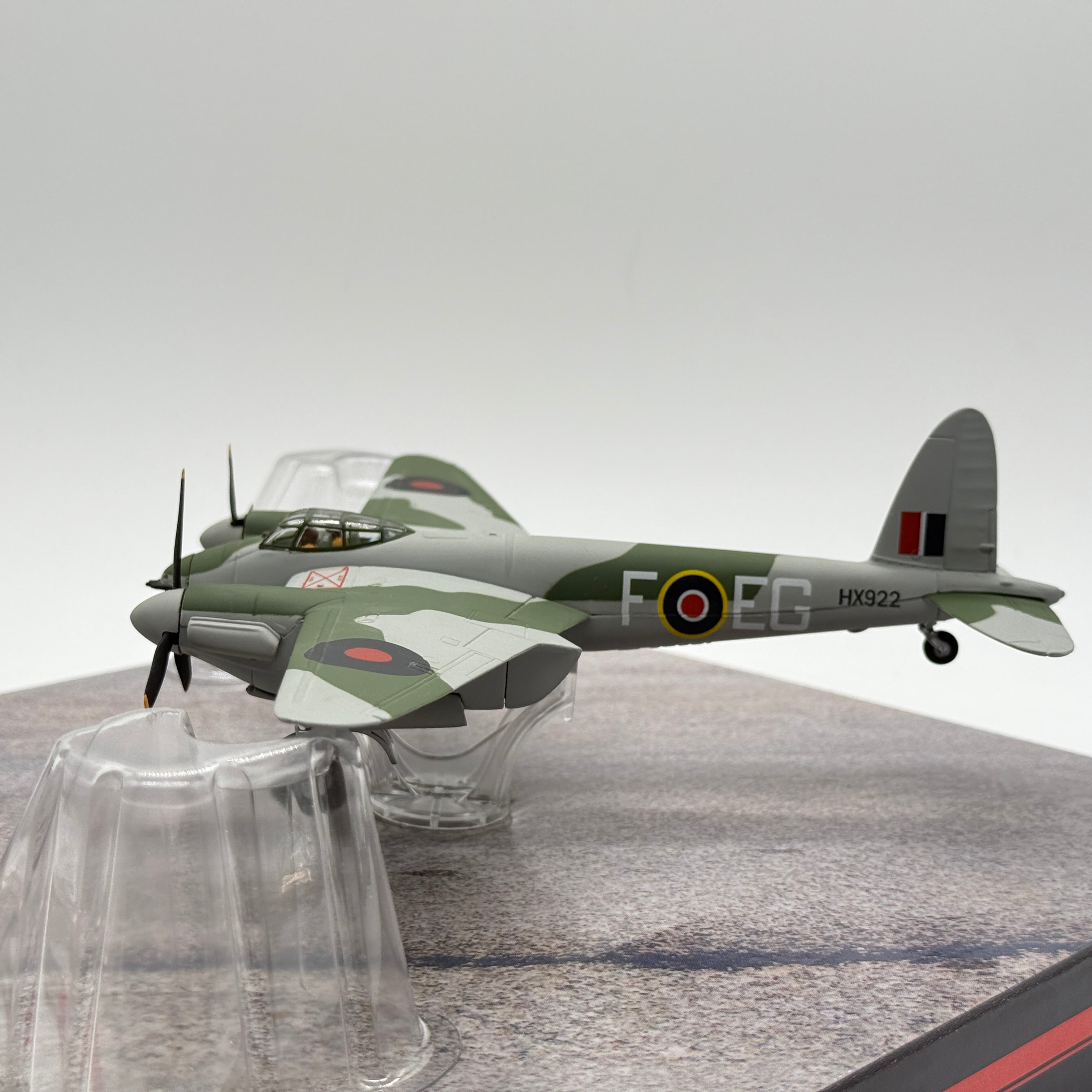 Corgi AA32810 1:72 de Havilland Mosquito FB.VI HX922 EG-F Percy Pickard Operation Jericho Amiens 1944