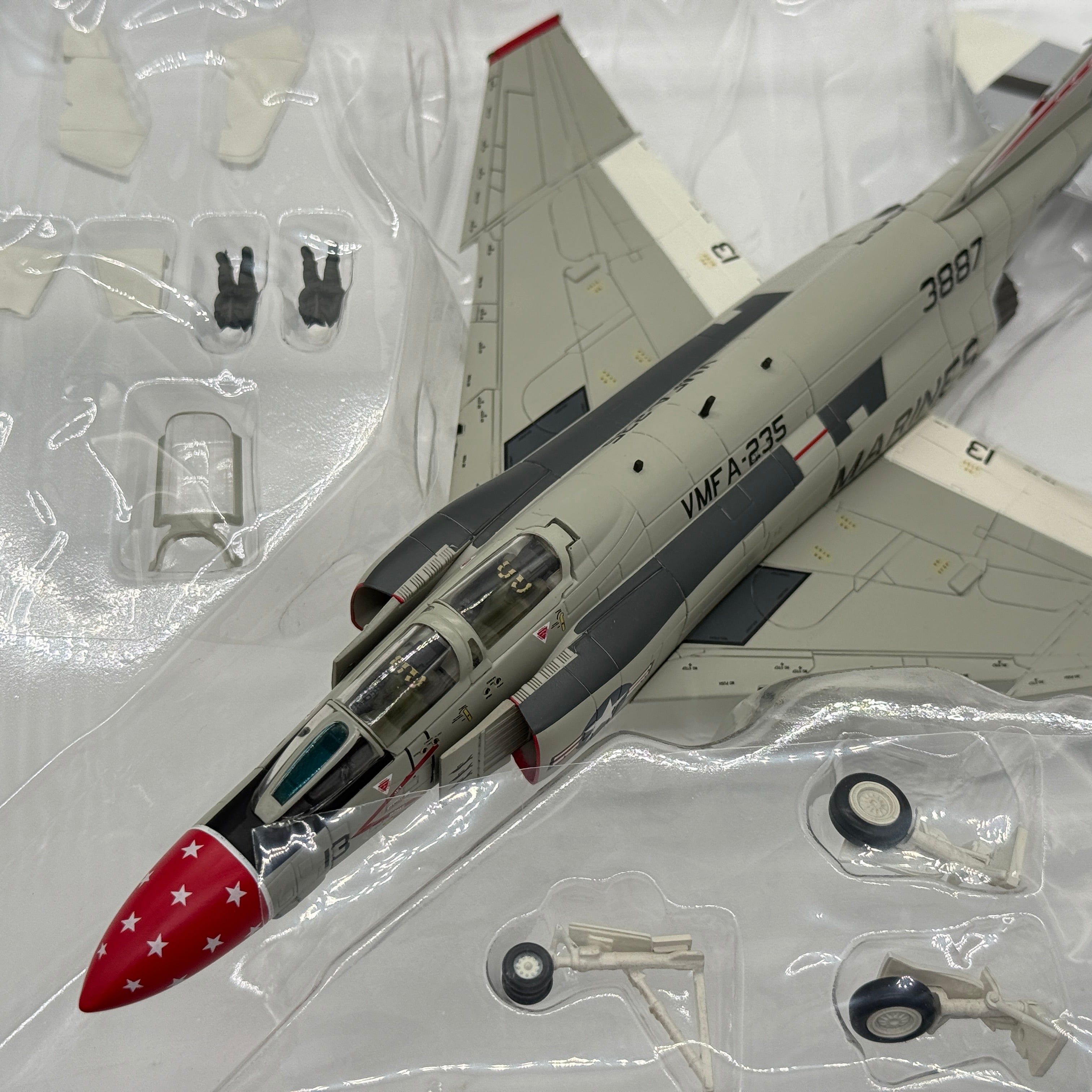 Hobby Master HA19024 1:72 McDonnell Douglas F-4J Phantom II USMC VMFA-235 Death Angels DB13 153887 1972