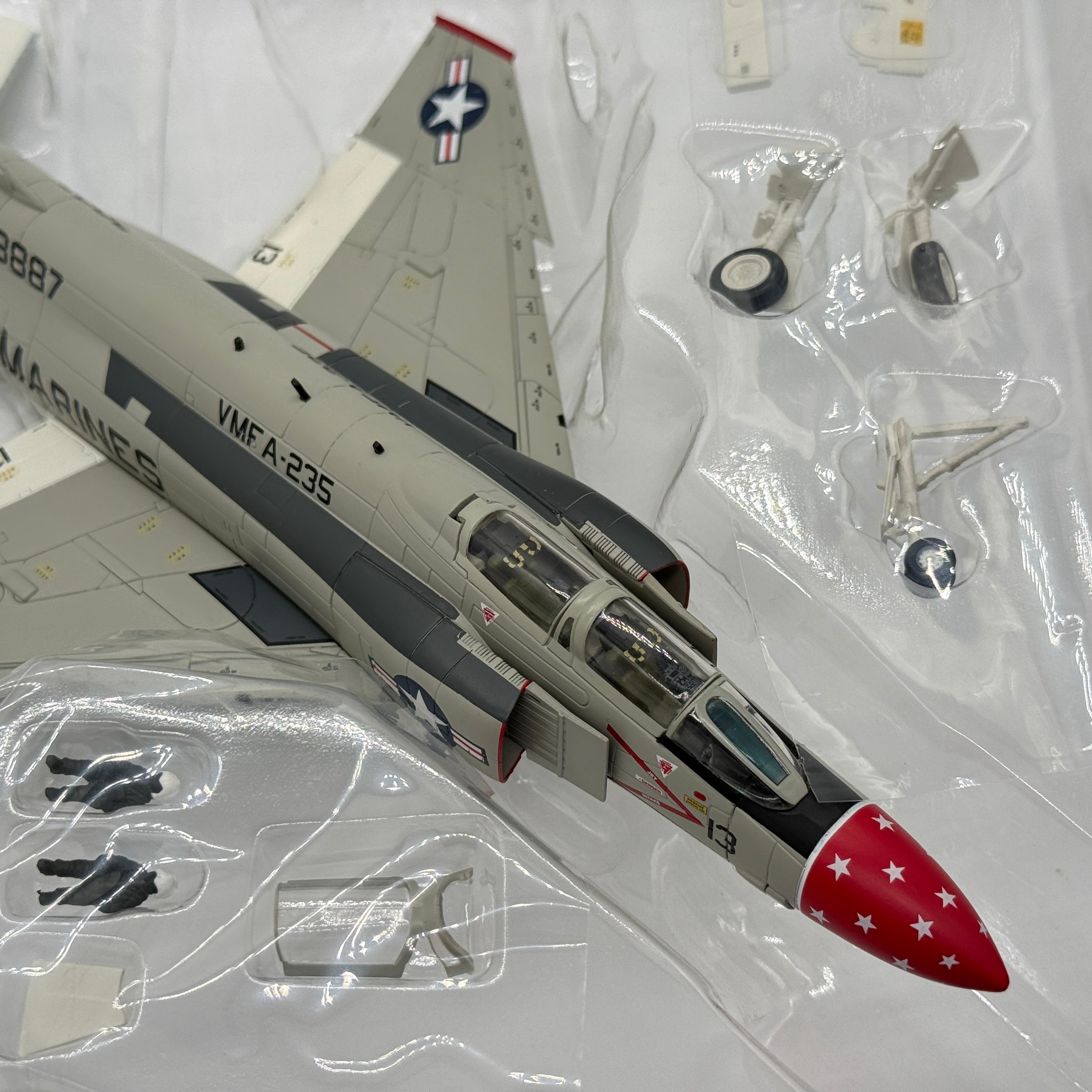 Hobby Master HA19024 1:72 McDonnell Douglas F-4J Phantom II USMC VMFA-235 Death Angels DB13 153887 1972