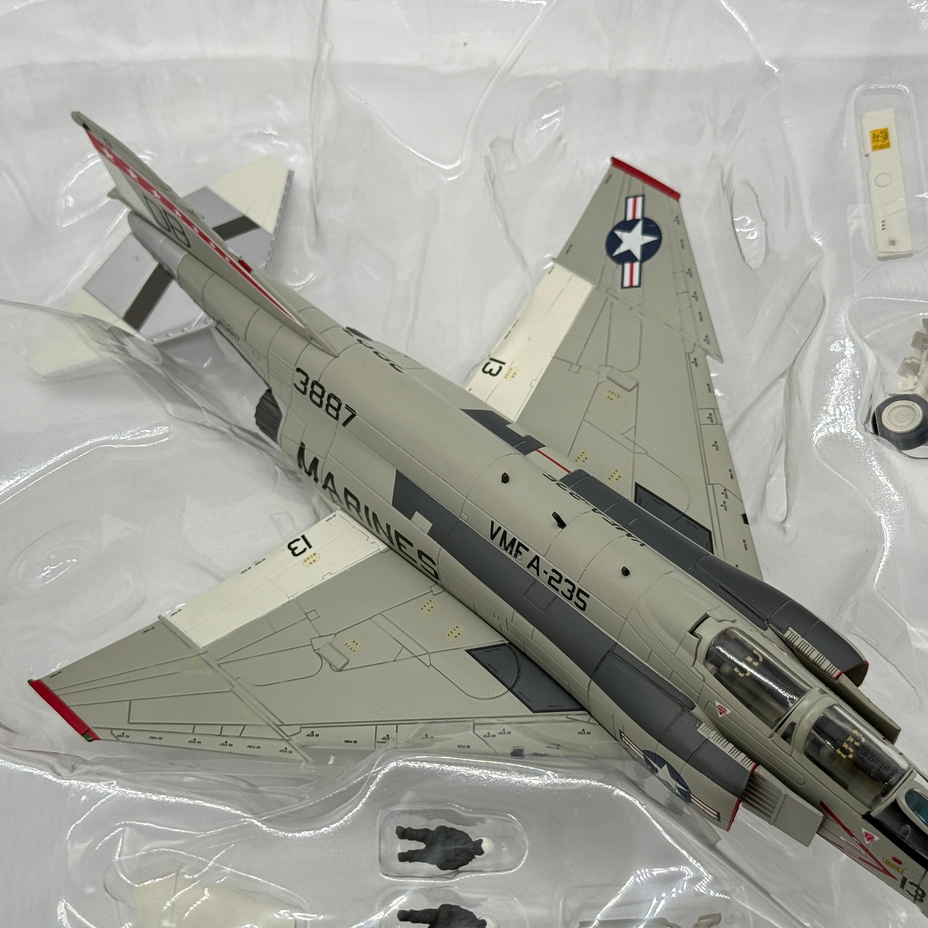 Hobby Master HA19024 1:72 McDonnell Douglas F-4J Phantom II USMC VMFA-235 Death Angels DB13 153887 1972