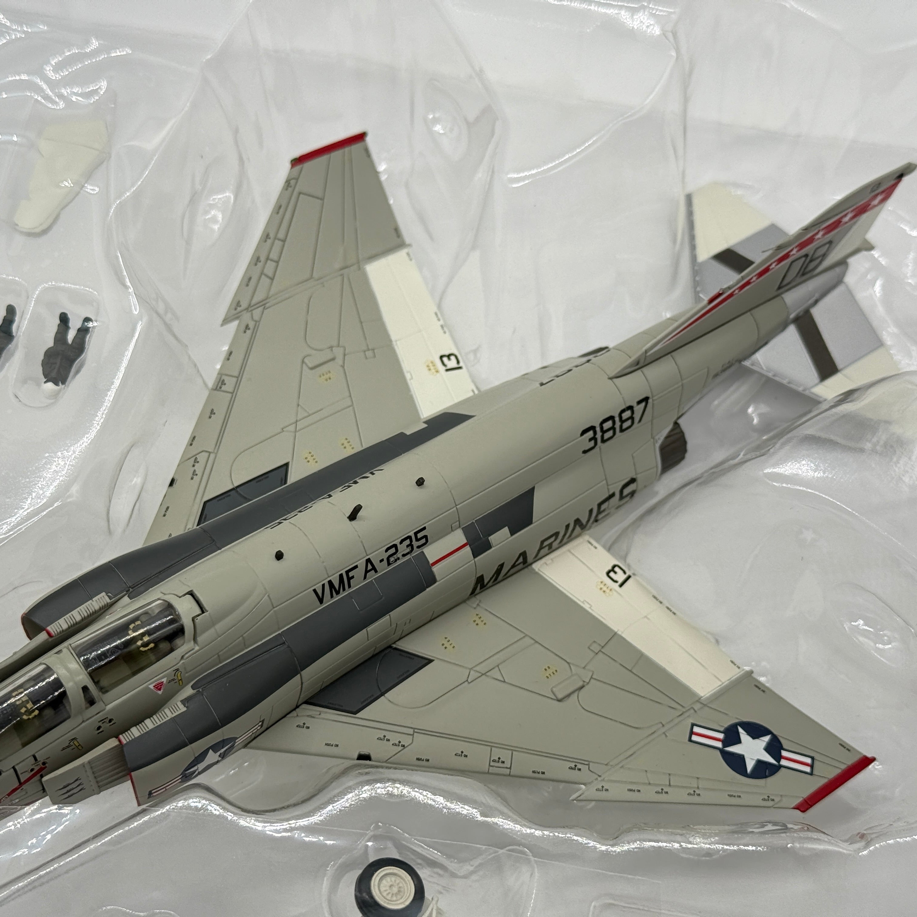 Hobby Master HA19024 1:72 McDonnell Douglas F-4J Phantom II USMC VMFA-235 Death Angels DB13 153887 1972