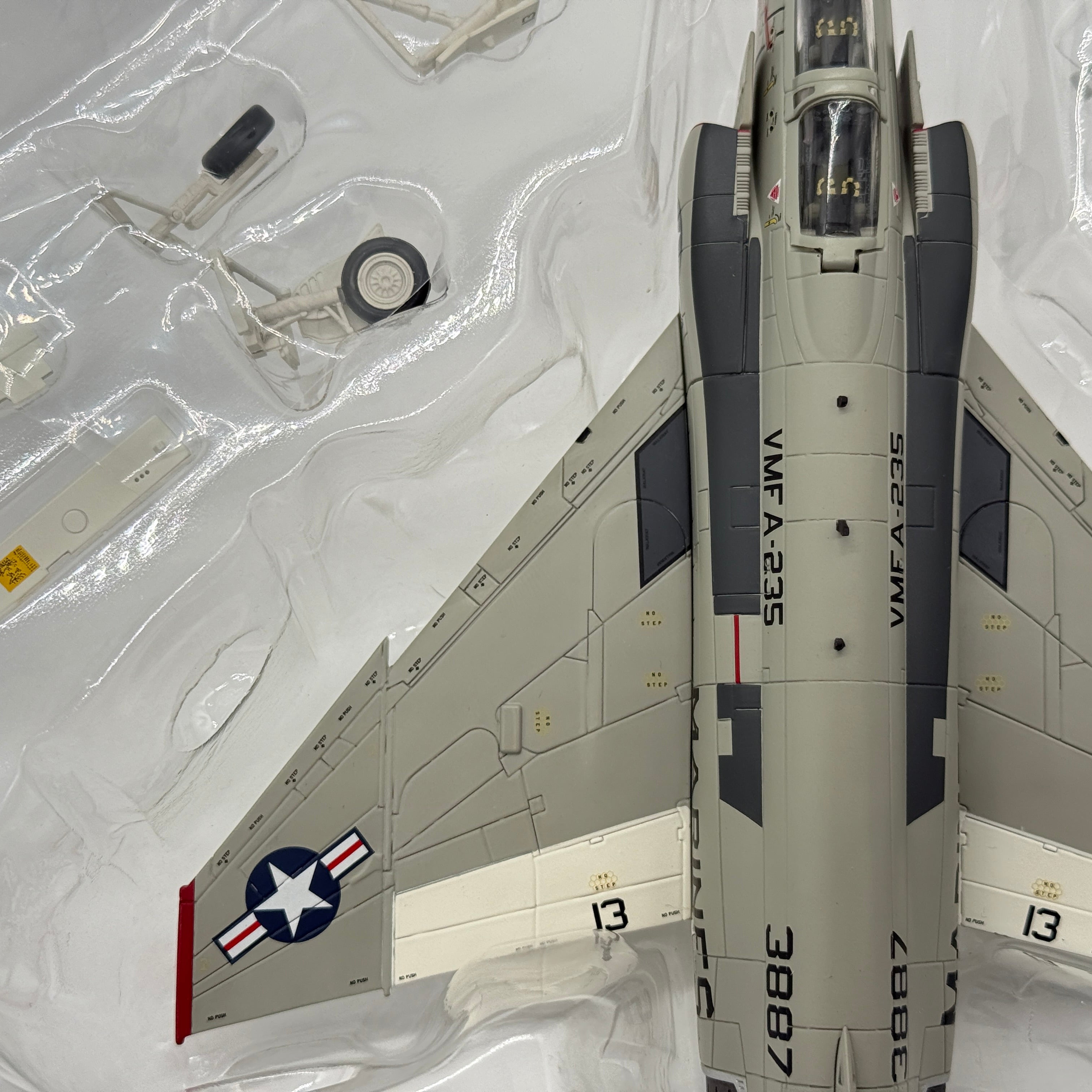 Hobby Master HA19024 1:72 McDonnell Douglas F-4J Phantom II USMC VMFA-235 Death Angels DB13 153887 1972