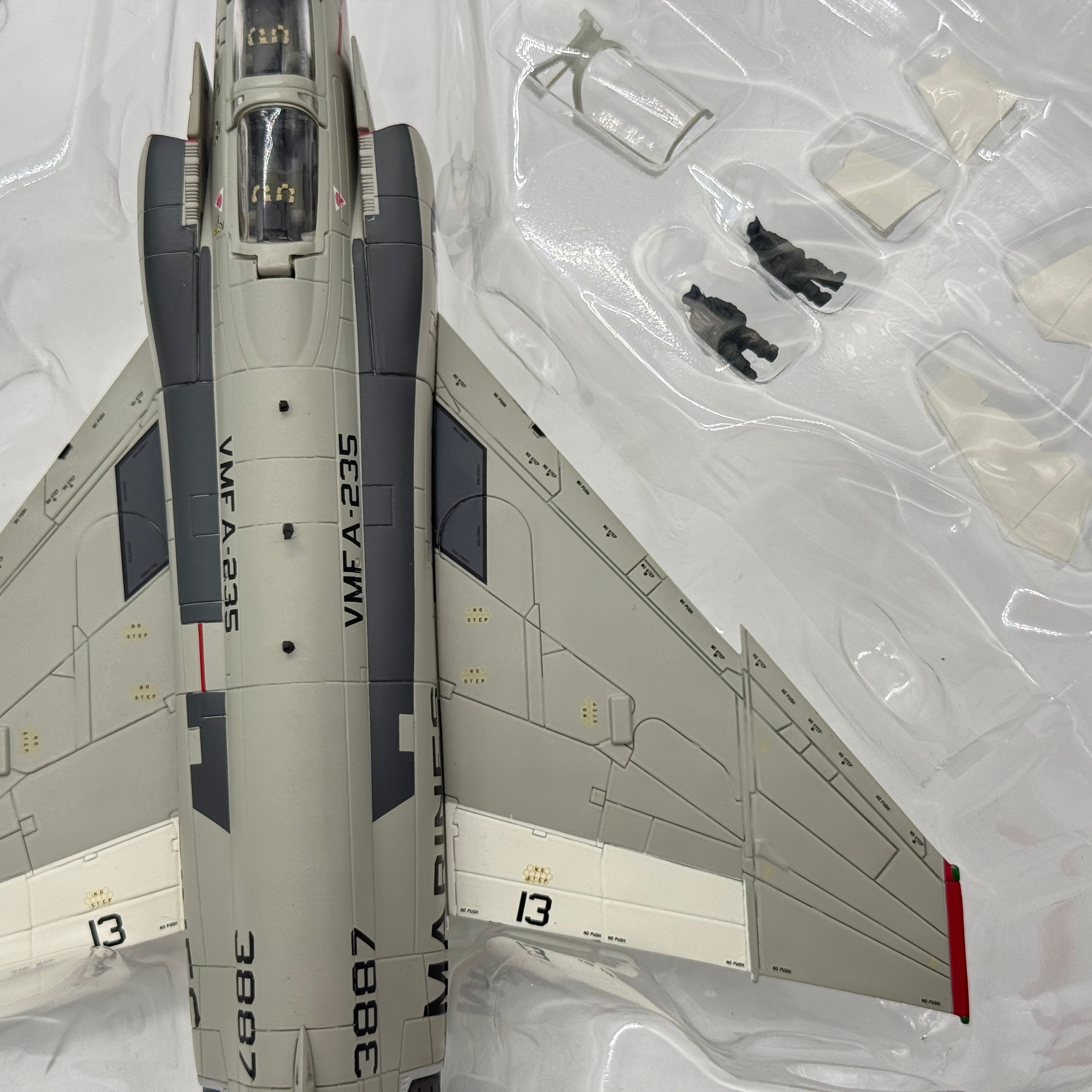 Hobby Master HA19024 1:72 McDonnell Douglas F-4J Phantom II USMC VMFA-235 Death Angels DB13 153887 1972
