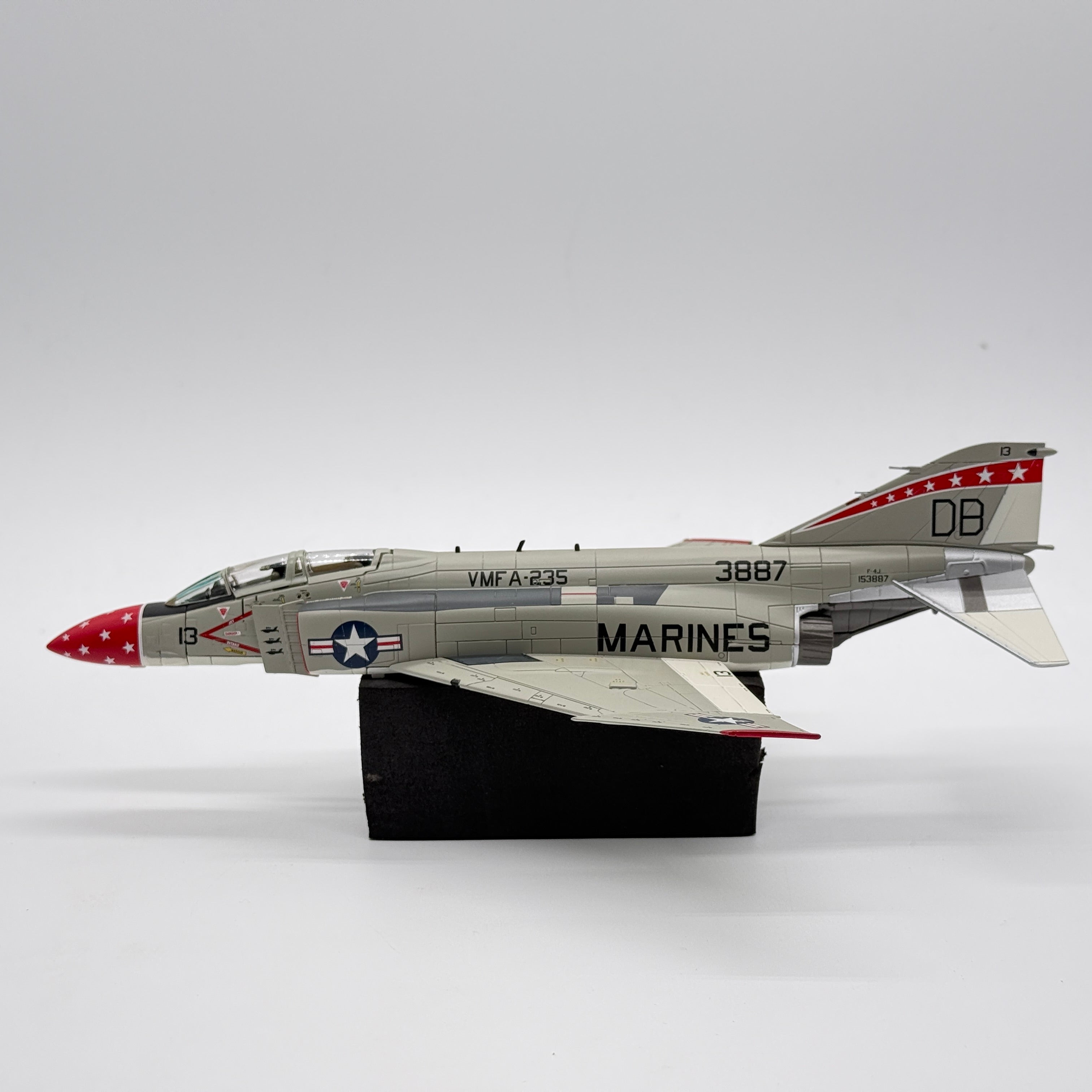 Hobby Master HA19024 1:72 McDonnell Douglas F-4J Phantom II USMC VMFA-235 Death Angels DB13 153887 1972