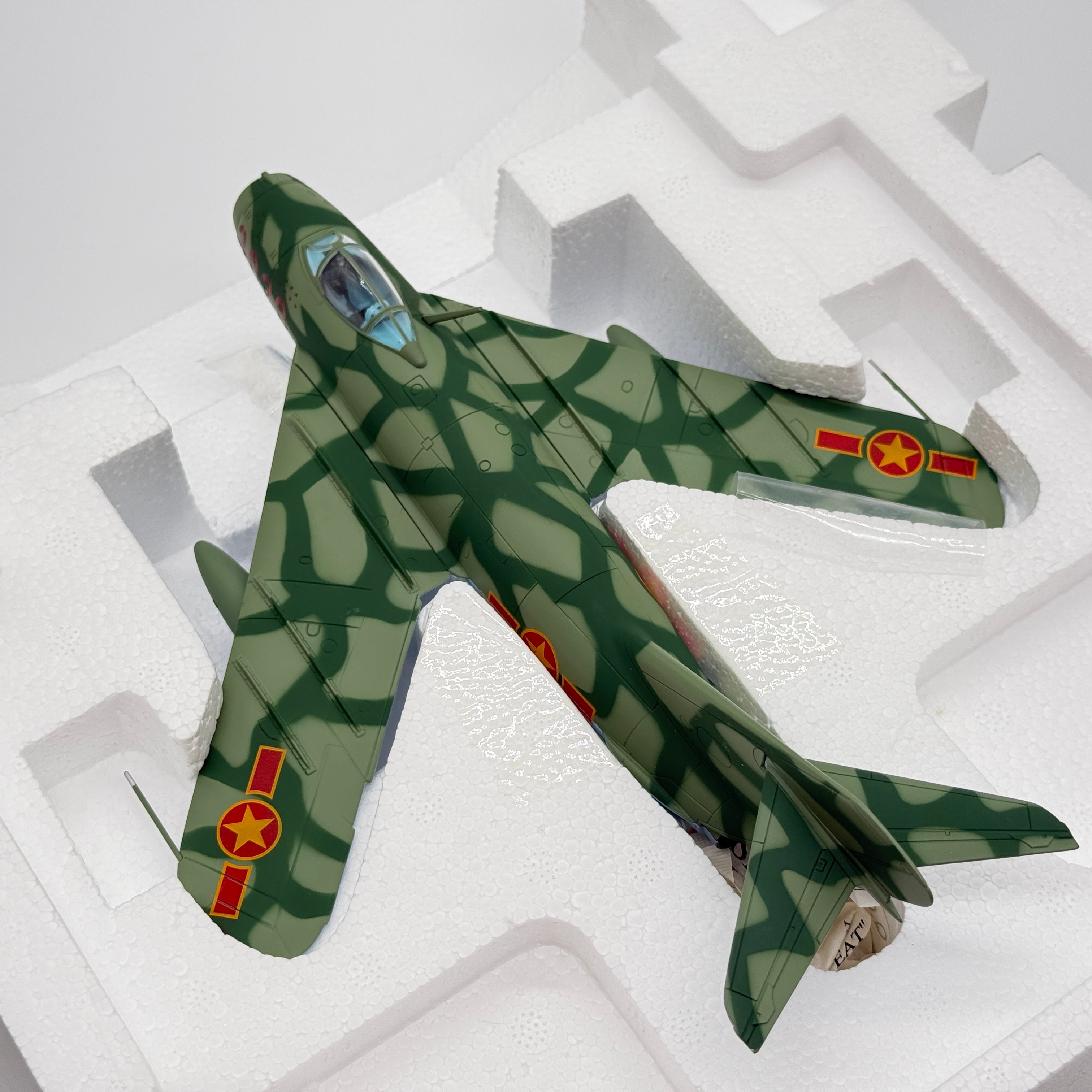 Franklin Mint B11E201 1:48 MiG-17F 3020 North Vietnamese Air Force Colonel Tomb Vietnam War