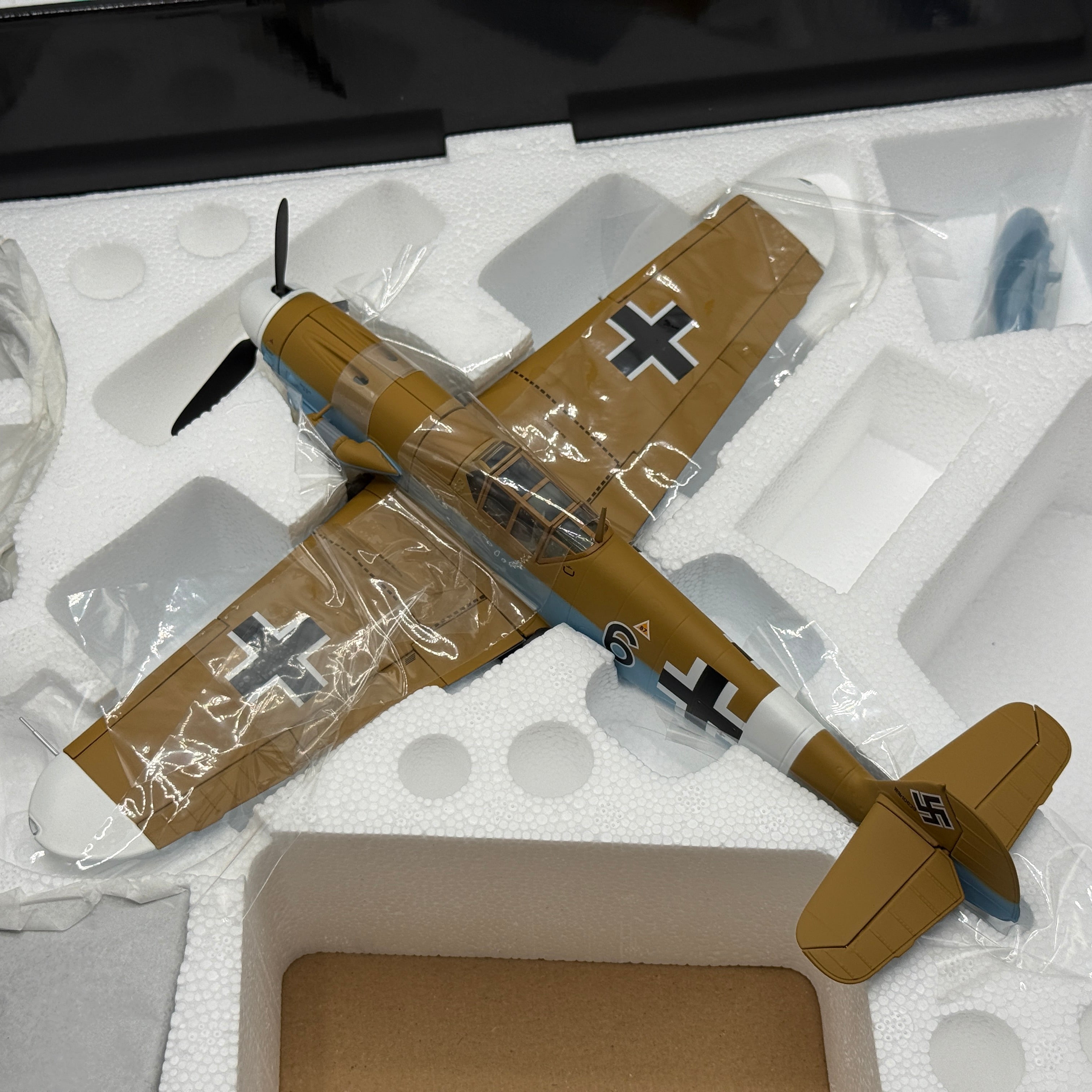 Corgi AA34909 1:32 Messerschmitt Bf 109G-2 Trop Black 6 Heinz Lüdemann JG 77 Libya 1942 Certificate 02/999