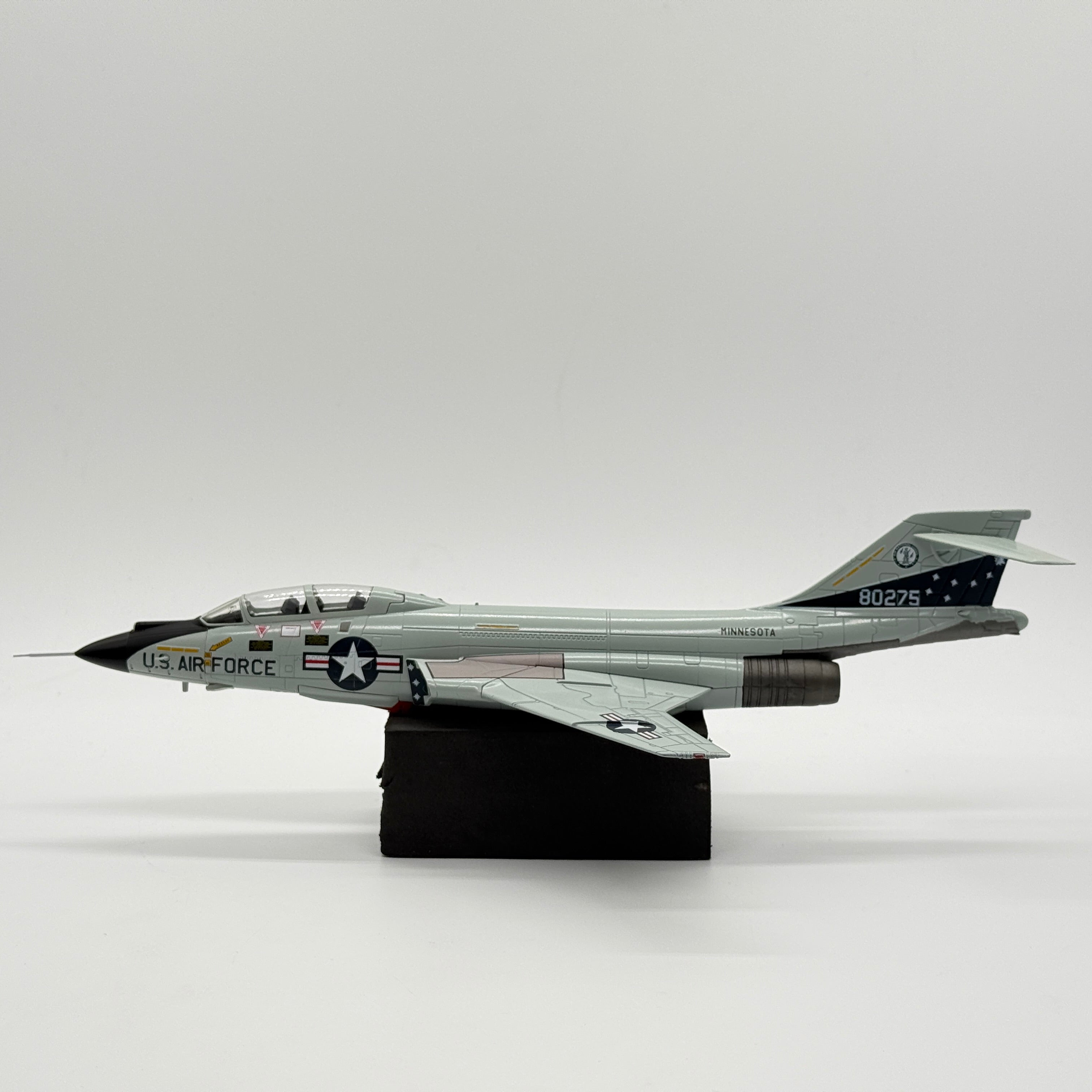 Hobby Master HA3706 1:72 McDonnell F-101B Voodoo USAF 148th FG Minnesota ANG 58-0275 Duluth 1970s