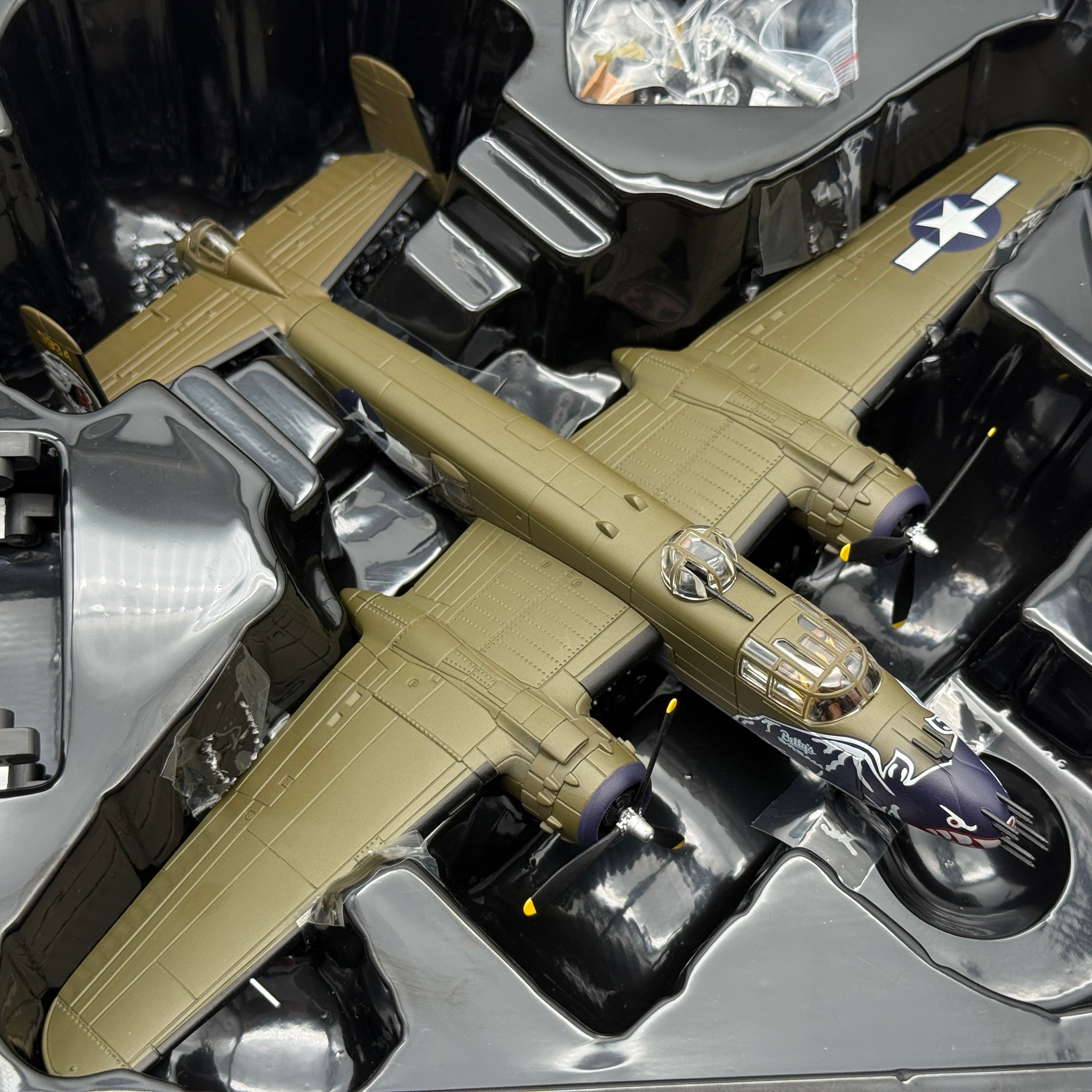 Corgi AA35314 1:72 North American B-25J Mitchell 44-30934 Betty's Dream 499th BS 345th BG Ie Shima Okinawa 1945