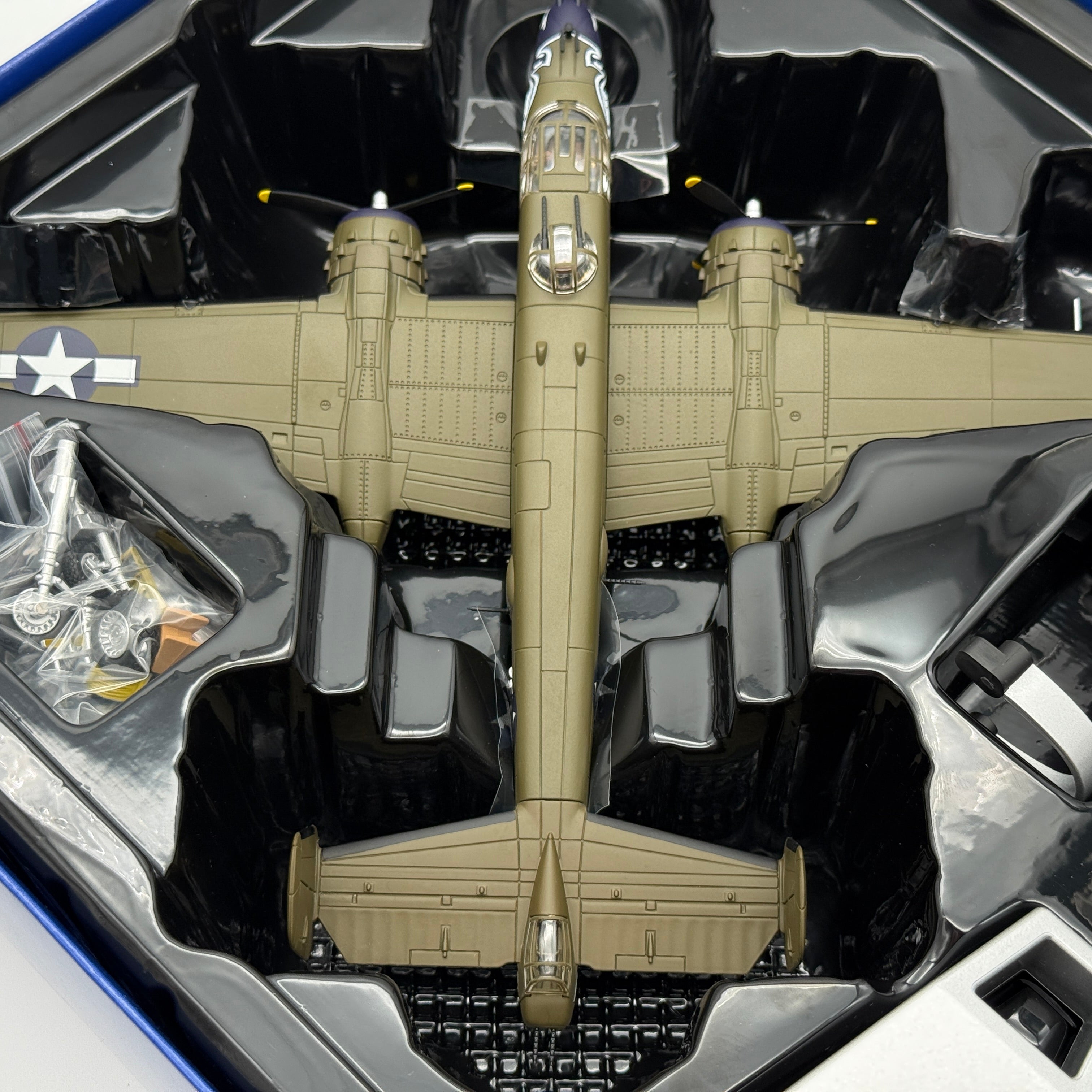 Corgi AA35314 1:72 North American B-25J Mitchell 44-30934 Betty's Dream 499th BS 345th BG Ie Shima Okinawa 1945