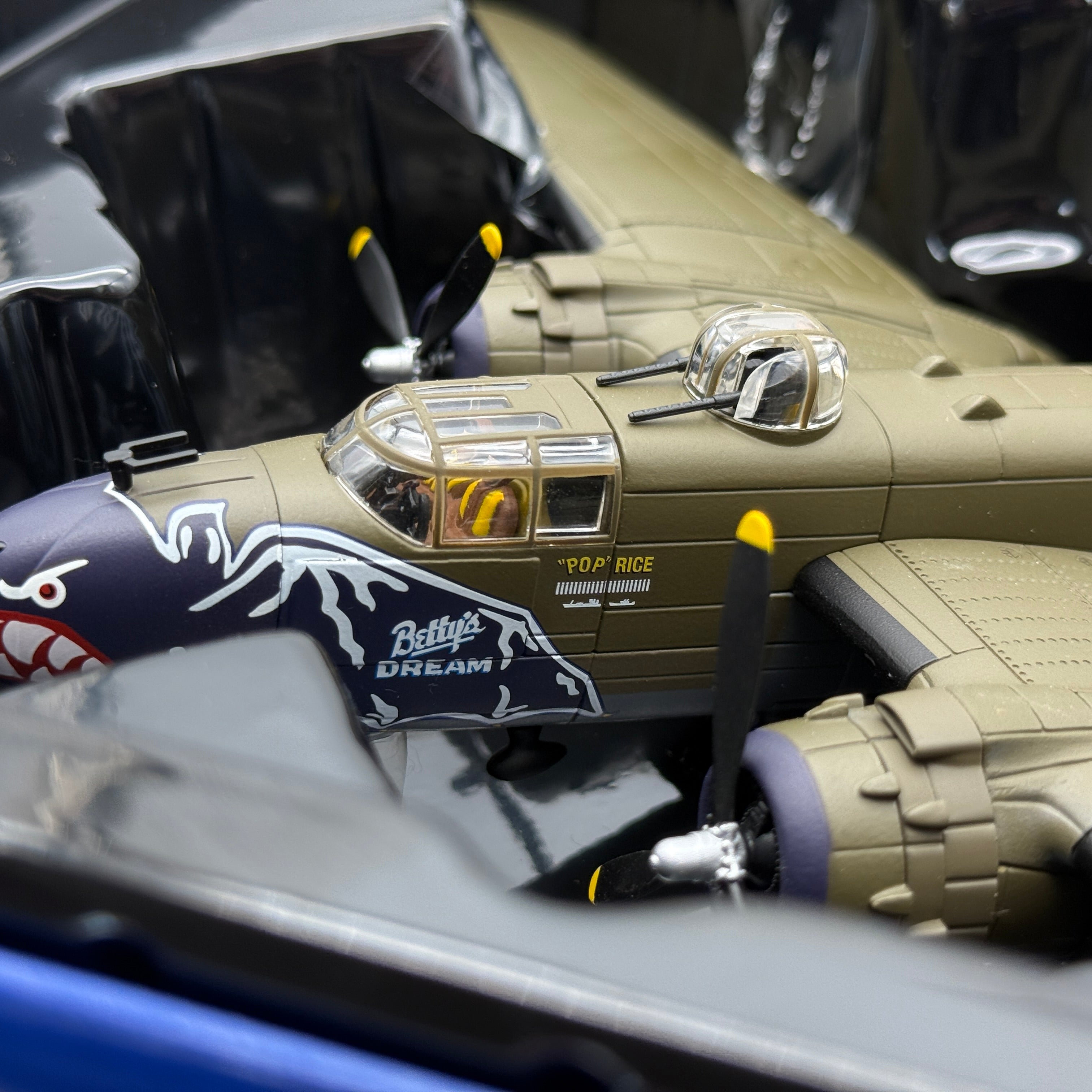Corgi AA35314 1:72 North American B-25J Mitchell 44-30934 Betty's Dream 499th BS 345th BG Ie Shima Okinawa 1945