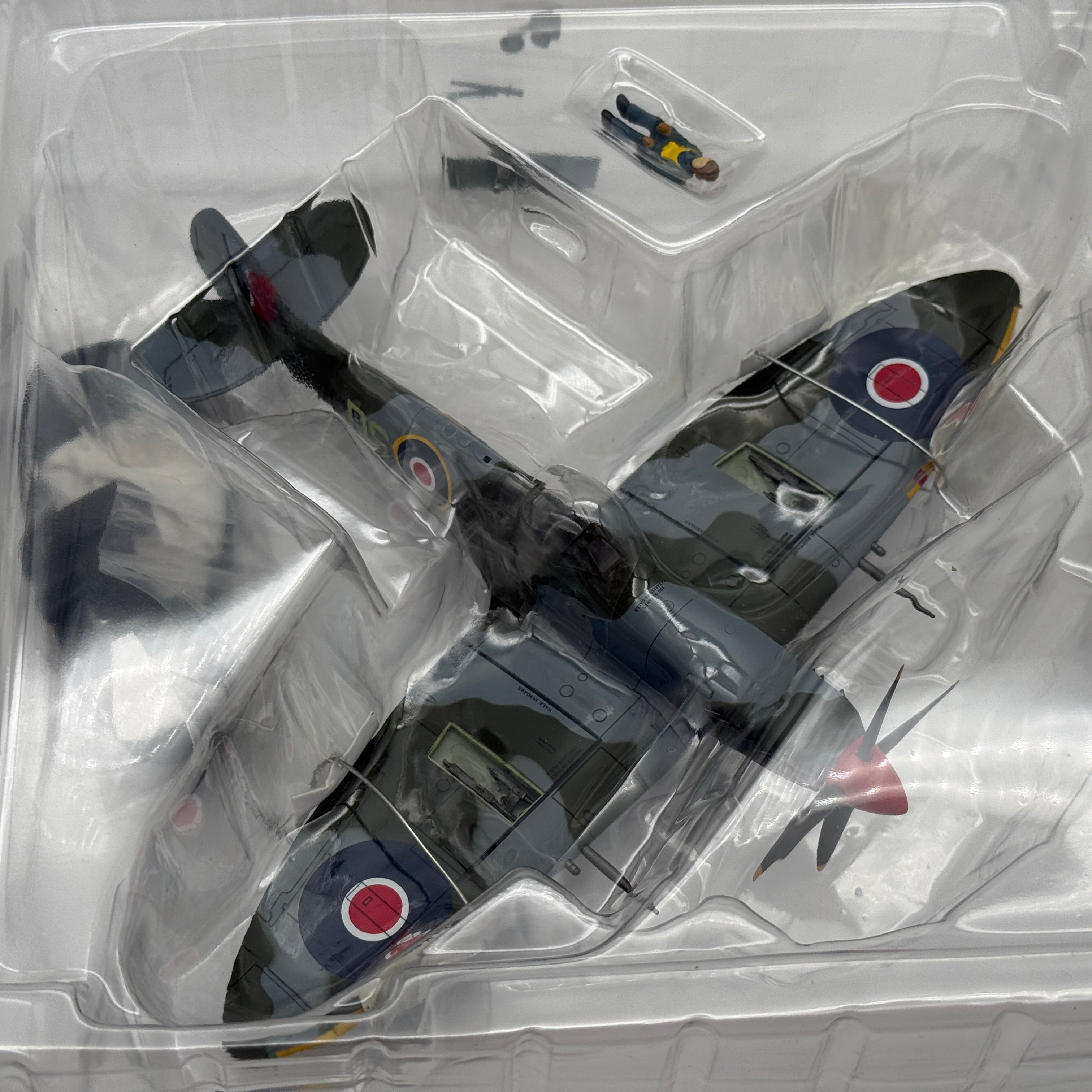 Hobby Master HA8323 1:48 Supermarine Spitfire LF Mk IX MH884 W. Duncan-Smith No.324 Wing RAF Ravenna Italy 1944