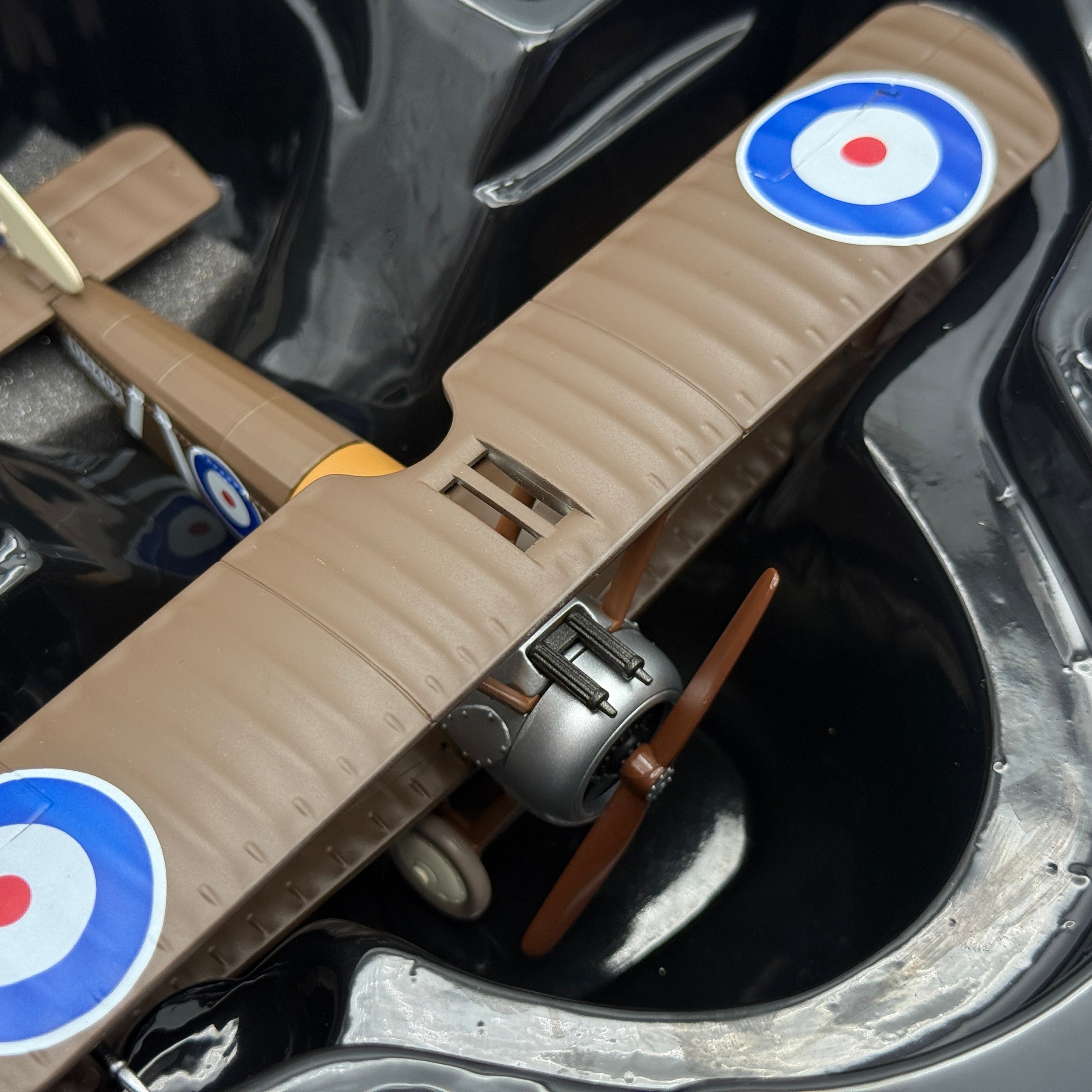 Corgi AA38101 1:48 Sopwith Camel F.1 D9402 Henry Botterell RAF No.208 Sqn France 1918