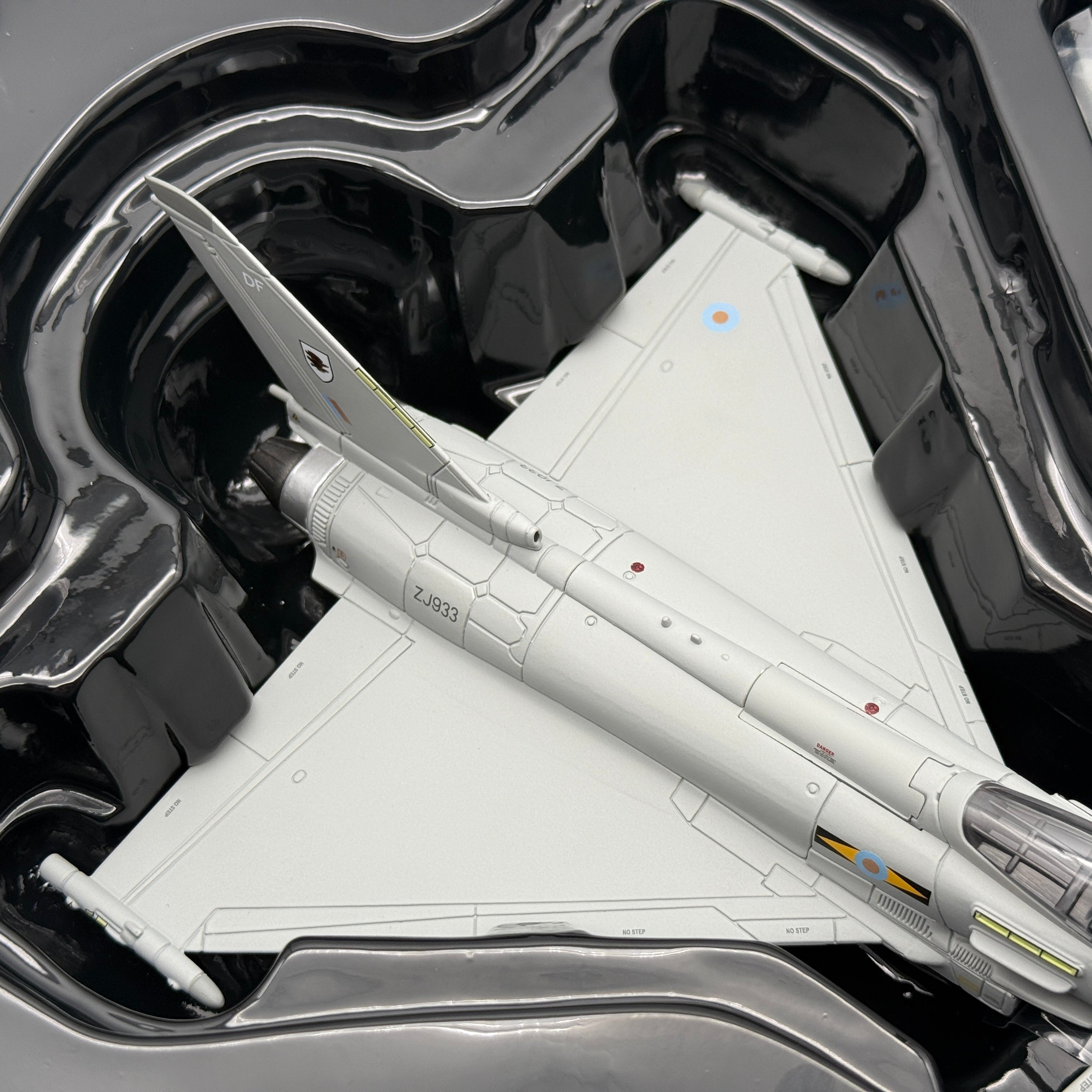 Corgi AA36406 1:72 Eurofighter Typhoon ZJ933 RAF No.11 Sqn Operation Ellamy 2011