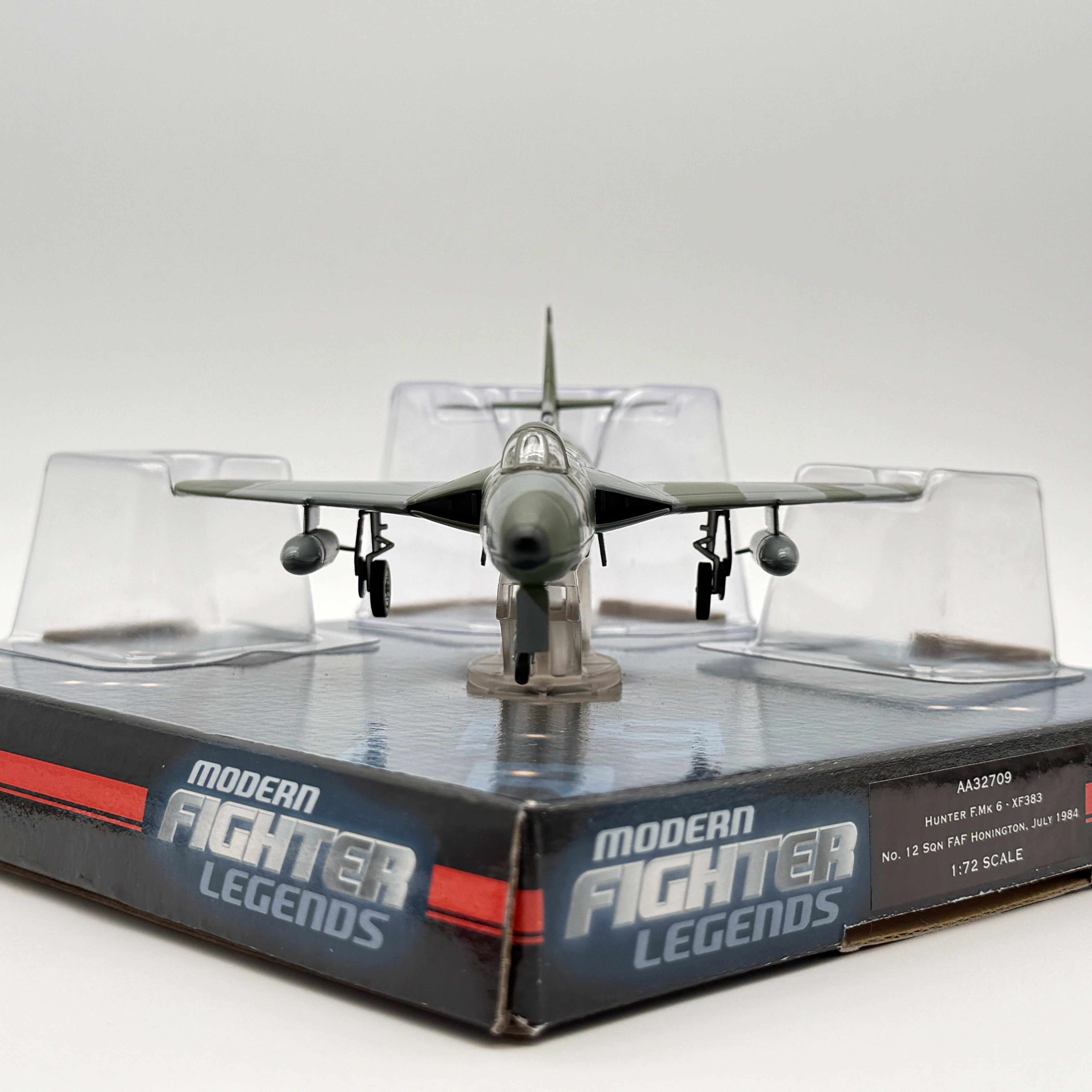 Corgi AA32709 1:72 Hawker Hunter F.Mk 6 XF383 RAF No.12 Sqn Honington 1984