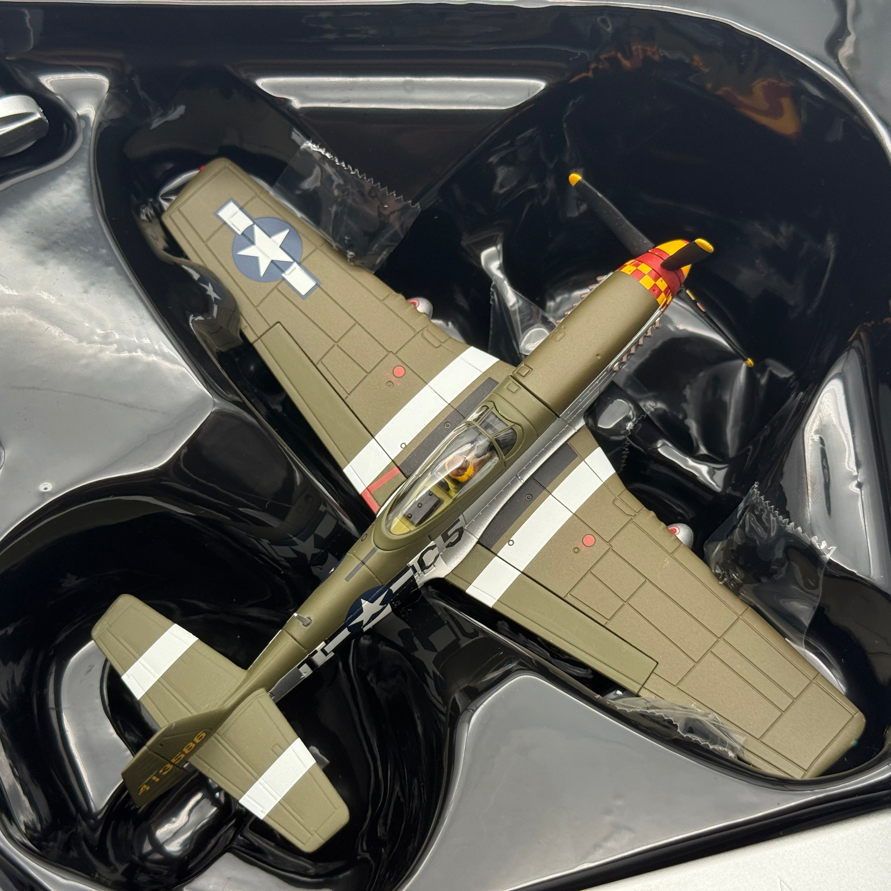 Corgi AA27705 1:72 P-51D Mustang Hurry Home Honey Richard Peterson Leiston 1944