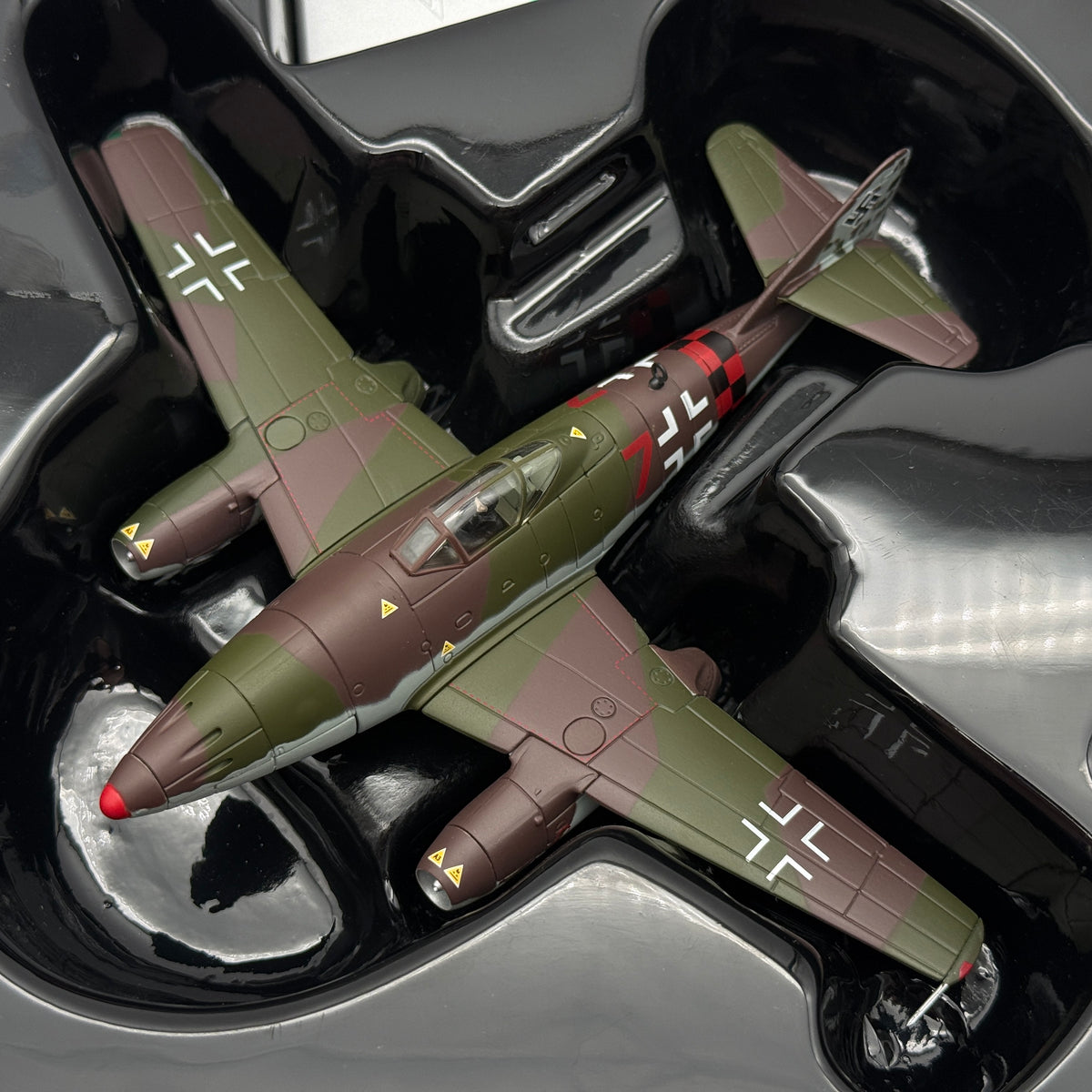Corgi AA35710 1:72 Messerschmitt Me 262A-1a Red 7 Franz Gapp 8./KG 6 Podersam 1945