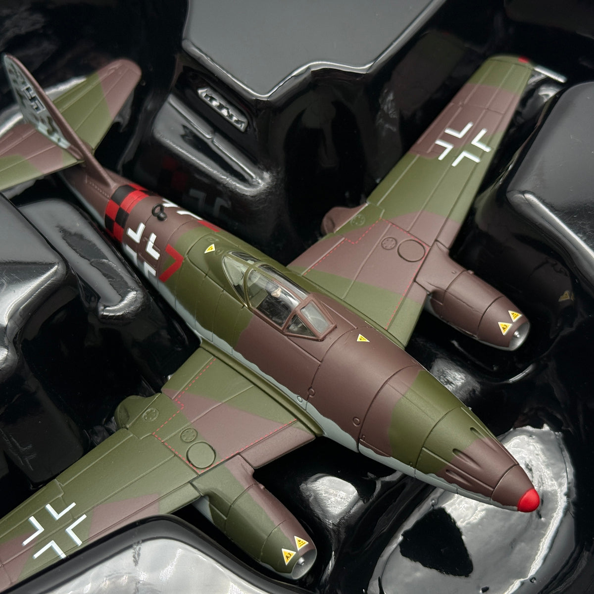 Corgi AA35710 1:72 Messerschmitt Me 262A-1a Red 7 Franz Gapp 8./KG 6 Podersam 1945