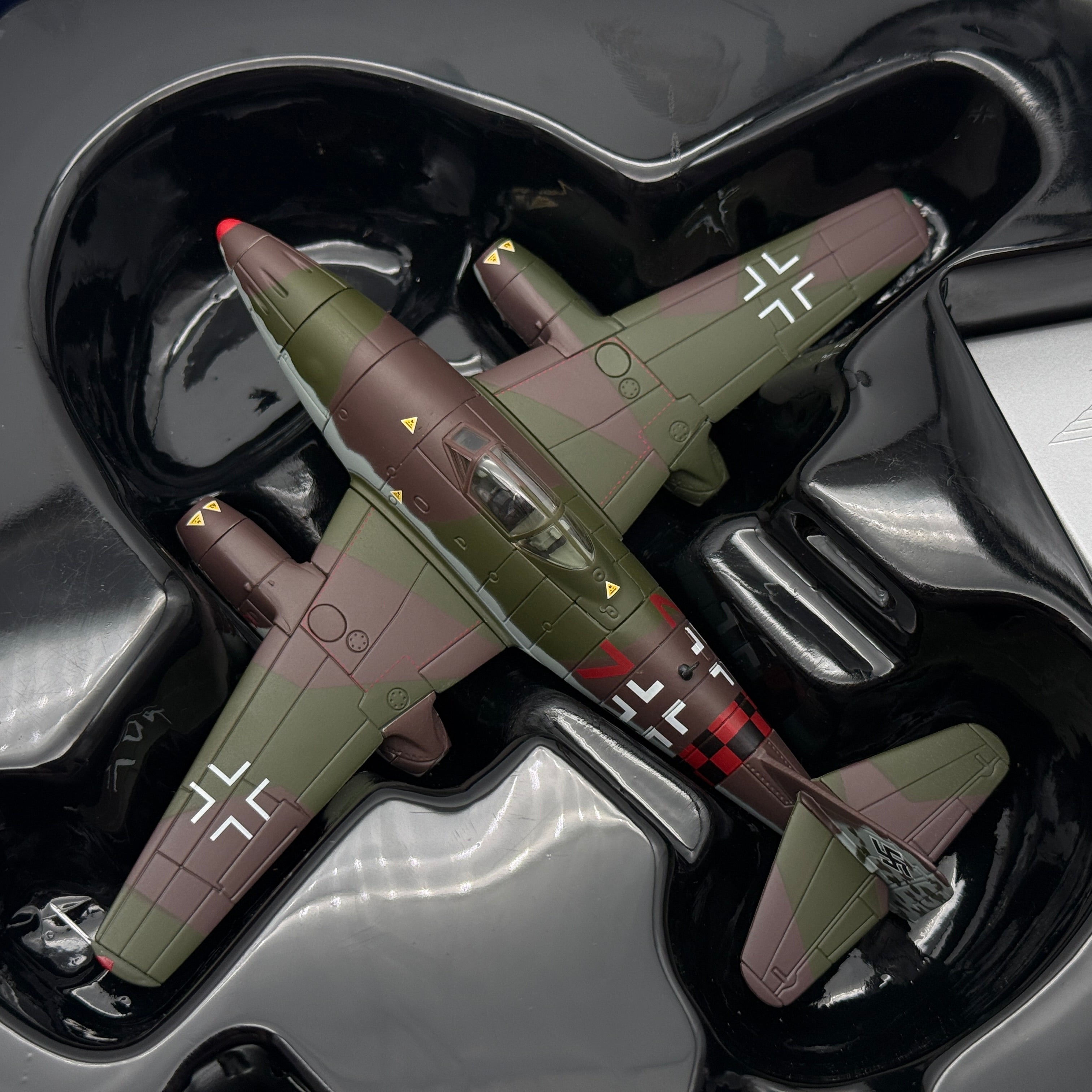 Corgi AA35710 1:72 Messerschmitt Me 262A-1a Red 7 Franz Gapp 8./KG 6 Podersam 1945