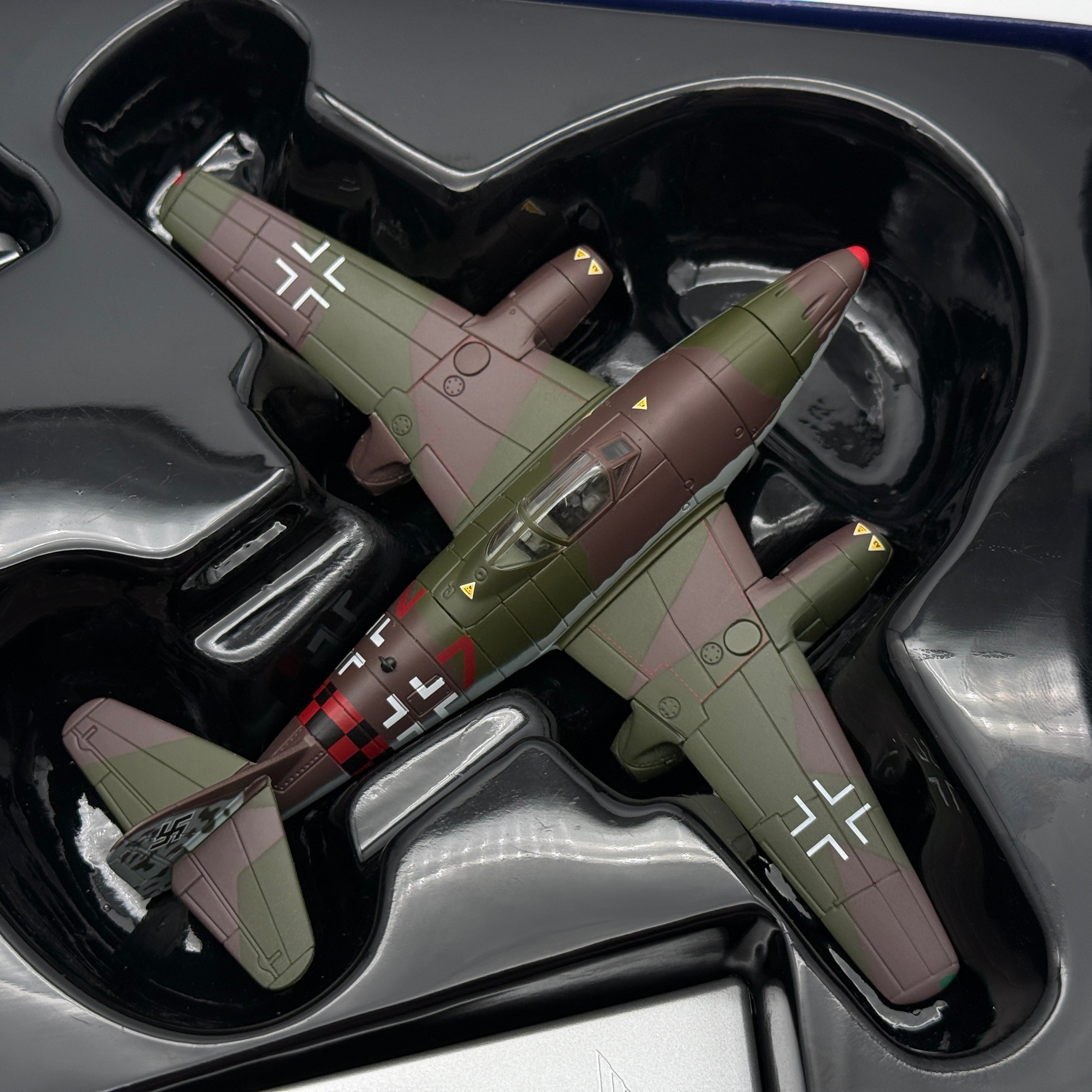 Corgi AA35710 1:72 Messerschmitt Me 262A-1a Red 7 Franz Gapp 8./KG 6 Podersam 1945