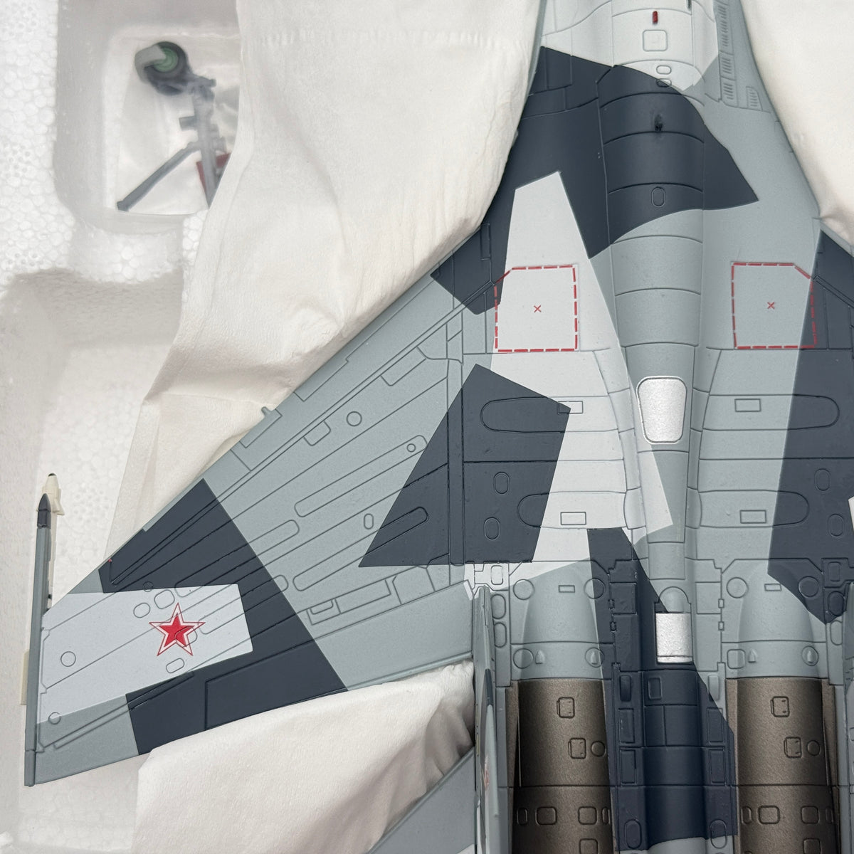 Hobby Master HA5701 1:72 Su-35S Flanker-E Prototype 902 MAKS-2009 Zhukovsky