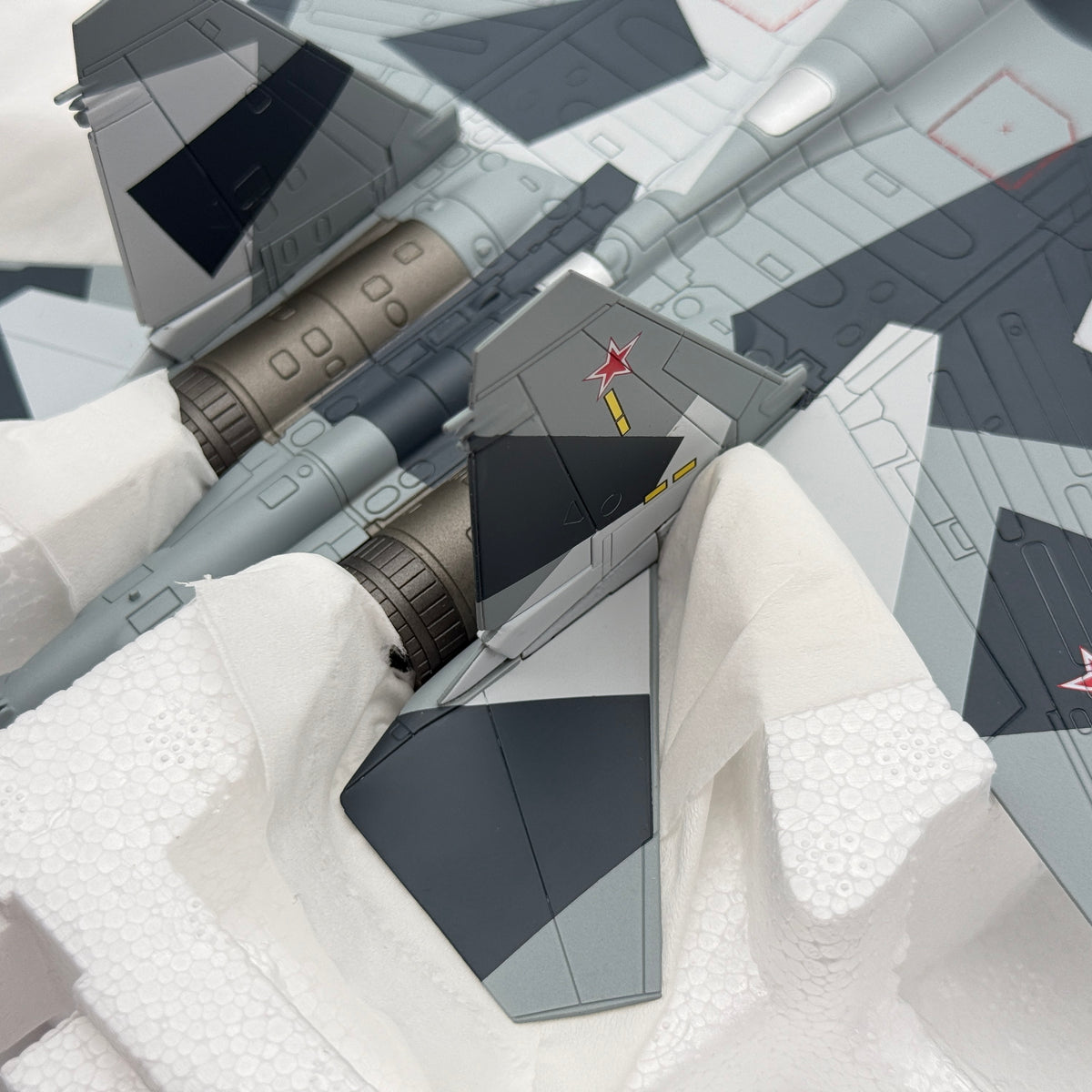 Hobby Master HA5701 1:72 Su-35S Flanker-E Prototype 902 MAKS-2009 Zhukovsky