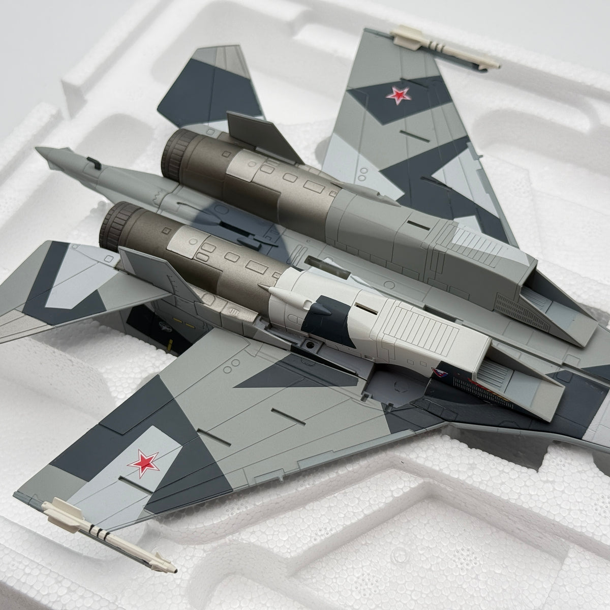 Hobby Master HA5701 1:72 Su-35S Flanker-E Prototype 902 MAKS-2009 Zhukovsky