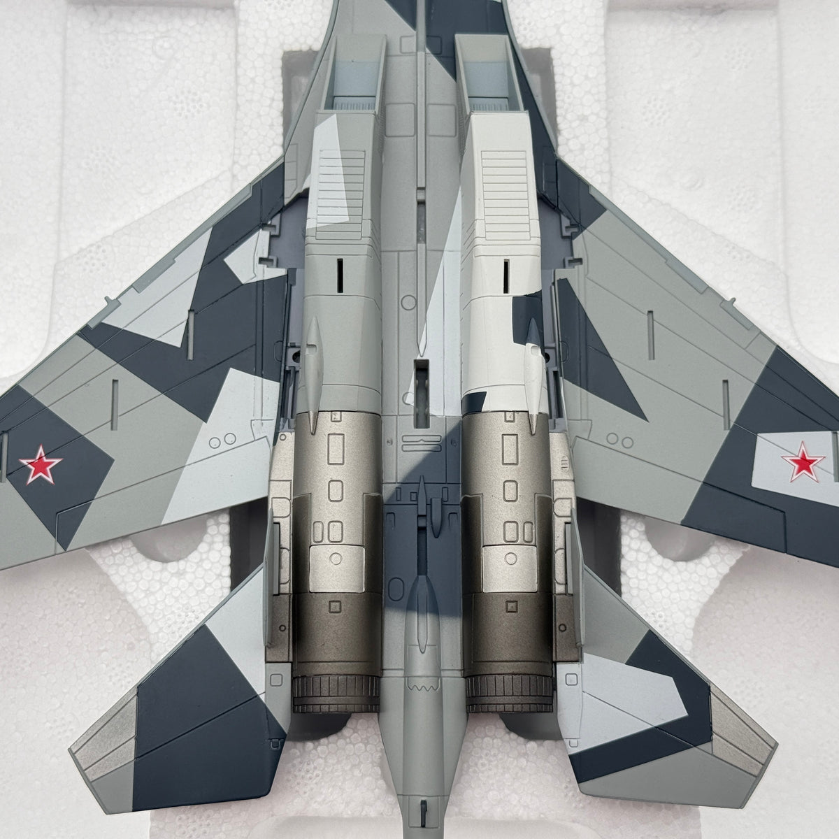 Hobby Master HA5701 1:72 Su-35S Flanker-E Prototype 902 MAKS-2009 Zhukovsky