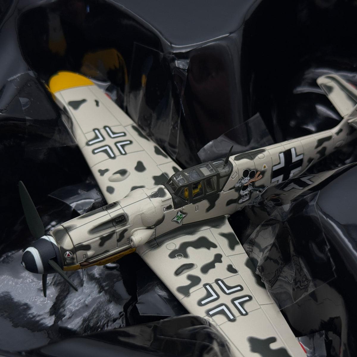 Corgi AA27110 1:72 Messerschmitt Bf 109G-6 Black Double Chevron Carganico 1944