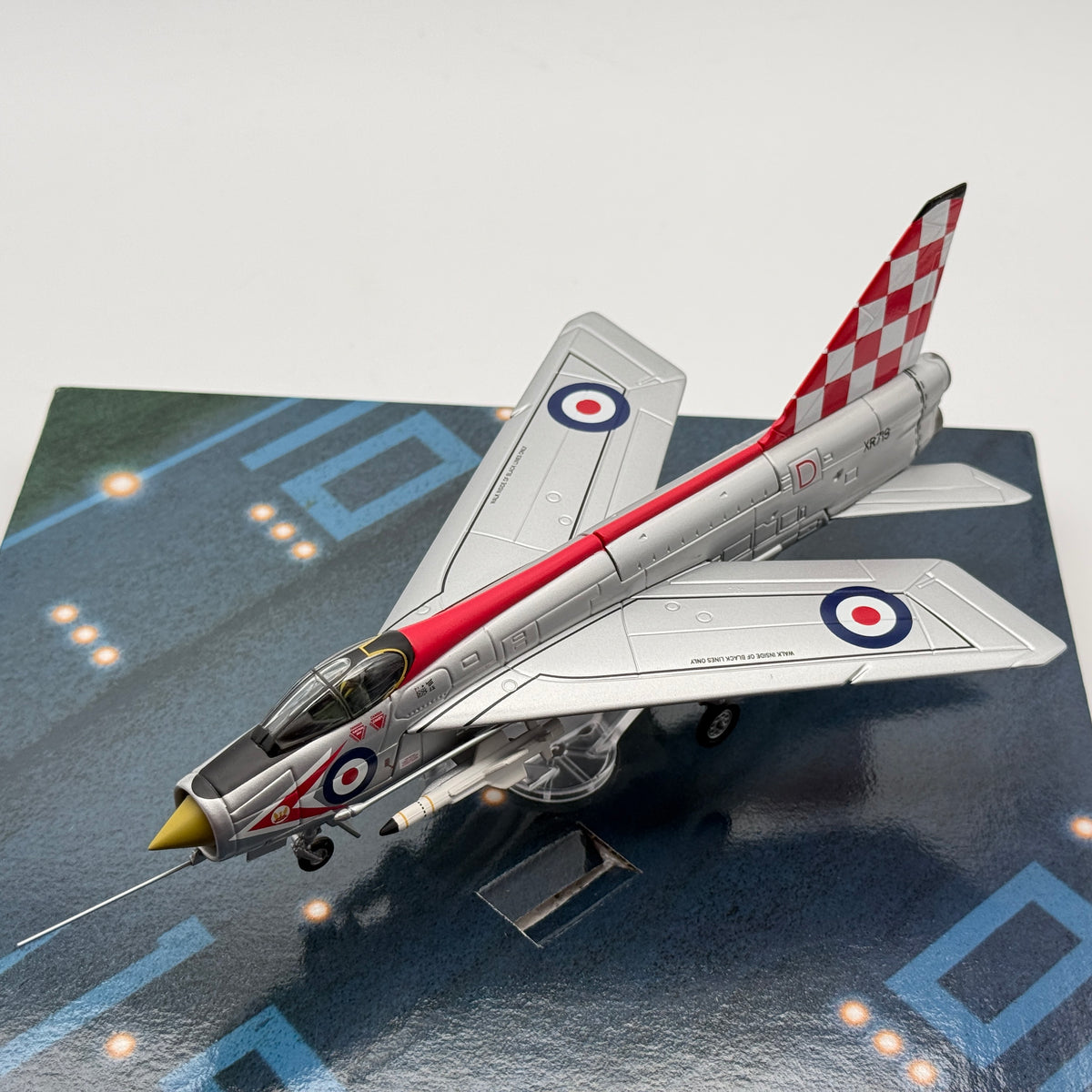 Corgi AA32308 1:72 English Electric Lightning F.3 XR719 56 Sqn RAF Wattisham