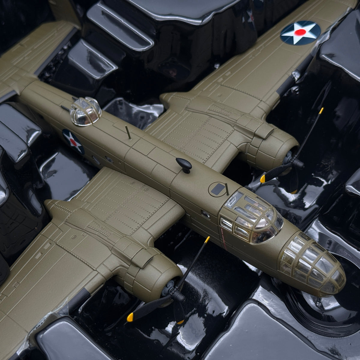 Corgi AA35312 1:72 B-25B Mitchell Ruptured Duck Doolittle Raid USS Hornet 1942
