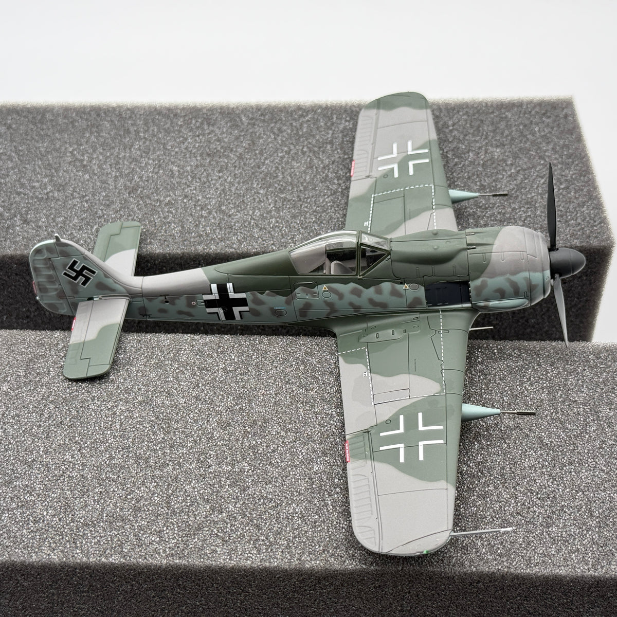 Hobby Master HA7406 1:48 Focke-Wulf Fw 190F-8/R3 MK 103 Luftwaffe Tank Buster