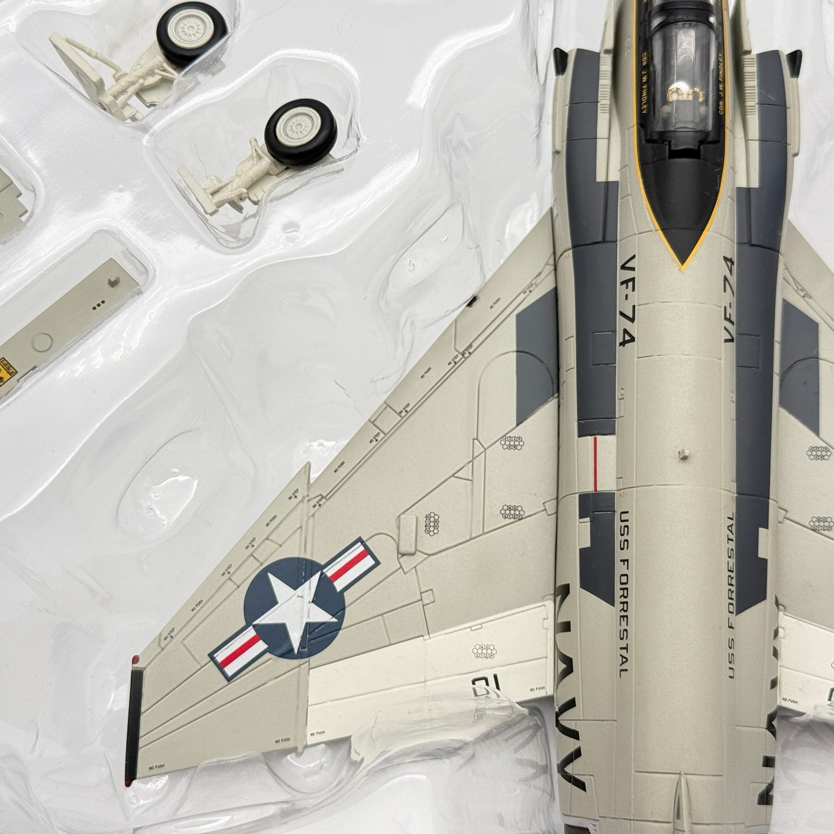 Hobby Master HA19008 1:72 F-4J Phantom II VF-74 Be-Devilers 20th Anniversary