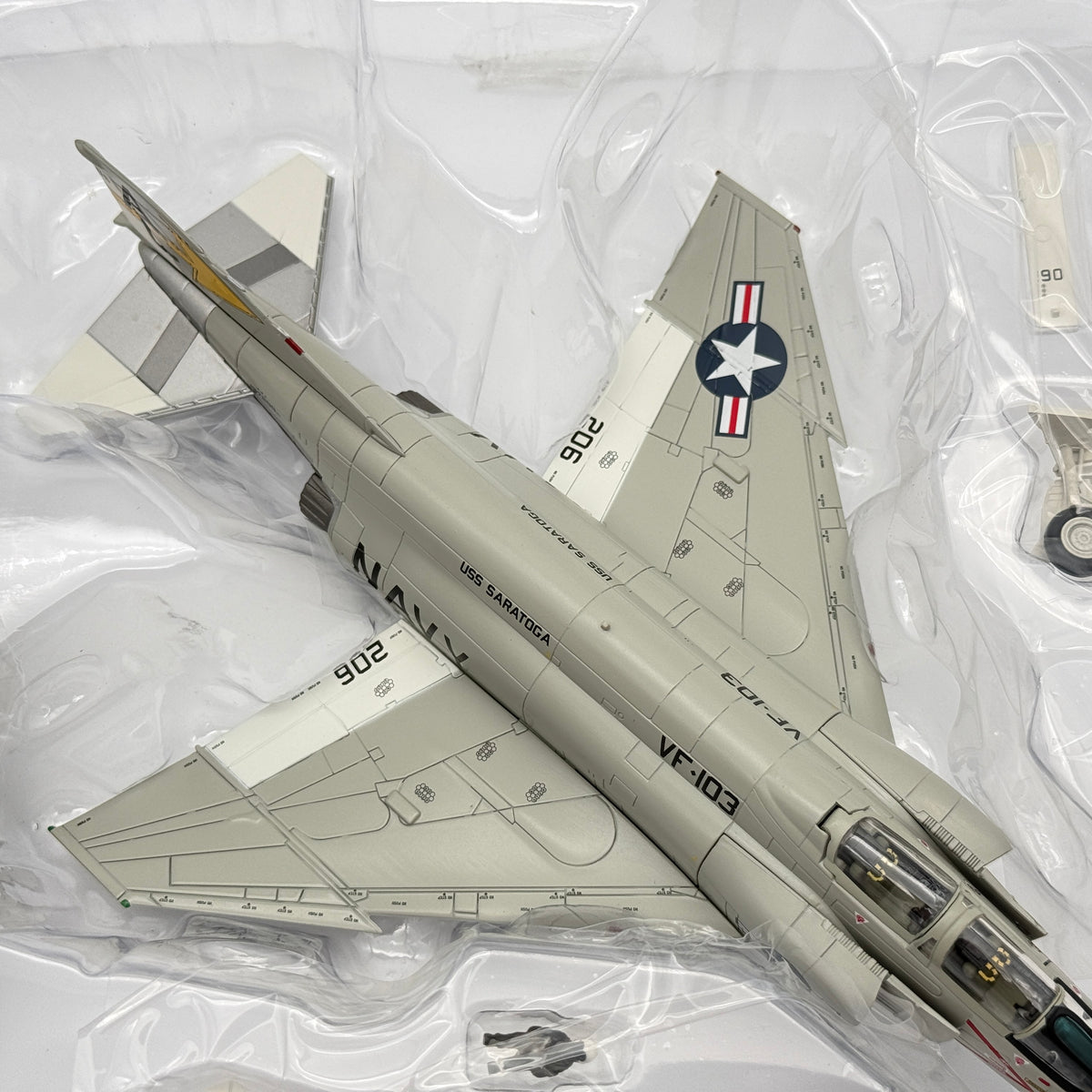 Hobby Master HA19015 1:72 F-4J Phantom 157299 VF-103 Sluggers USS Saratoga 1971