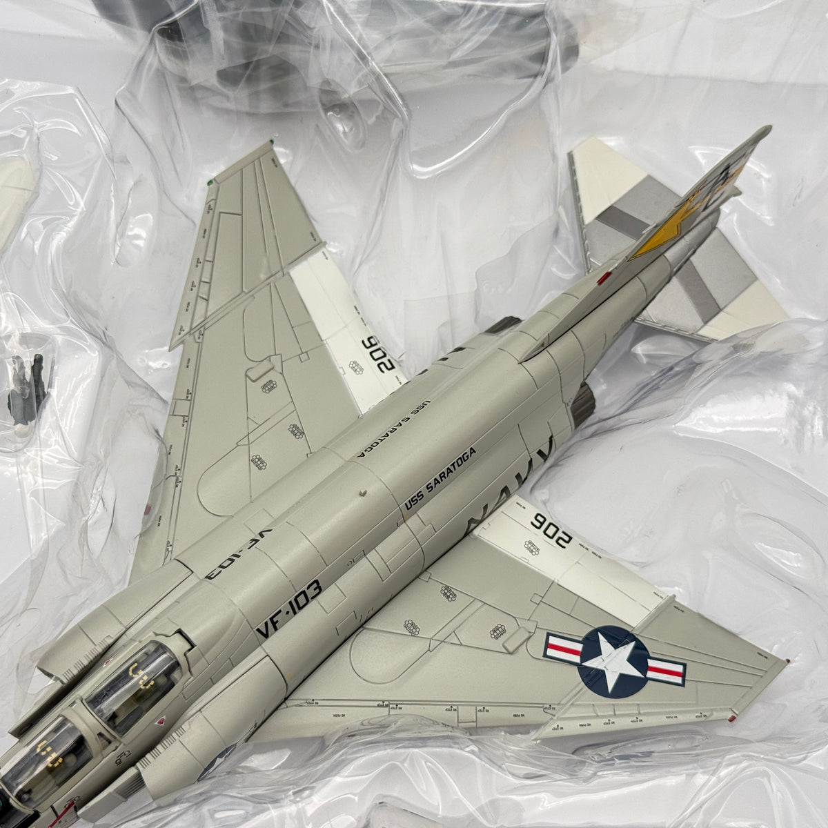Hobby Master HA19015 1:72 F-4J Phantom 157299 VF-103 Sluggers USS Saratoga 1971