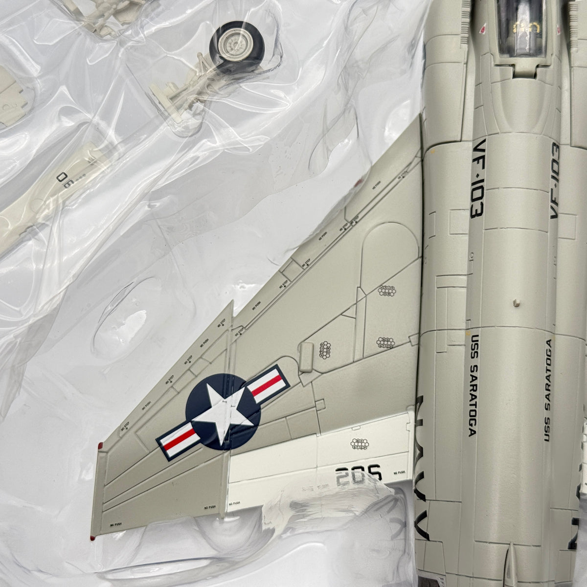 Hobby Master HA19015 1:72 F-4J Phantom 157299 VF-103 Sluggers USS Saratoga 1971