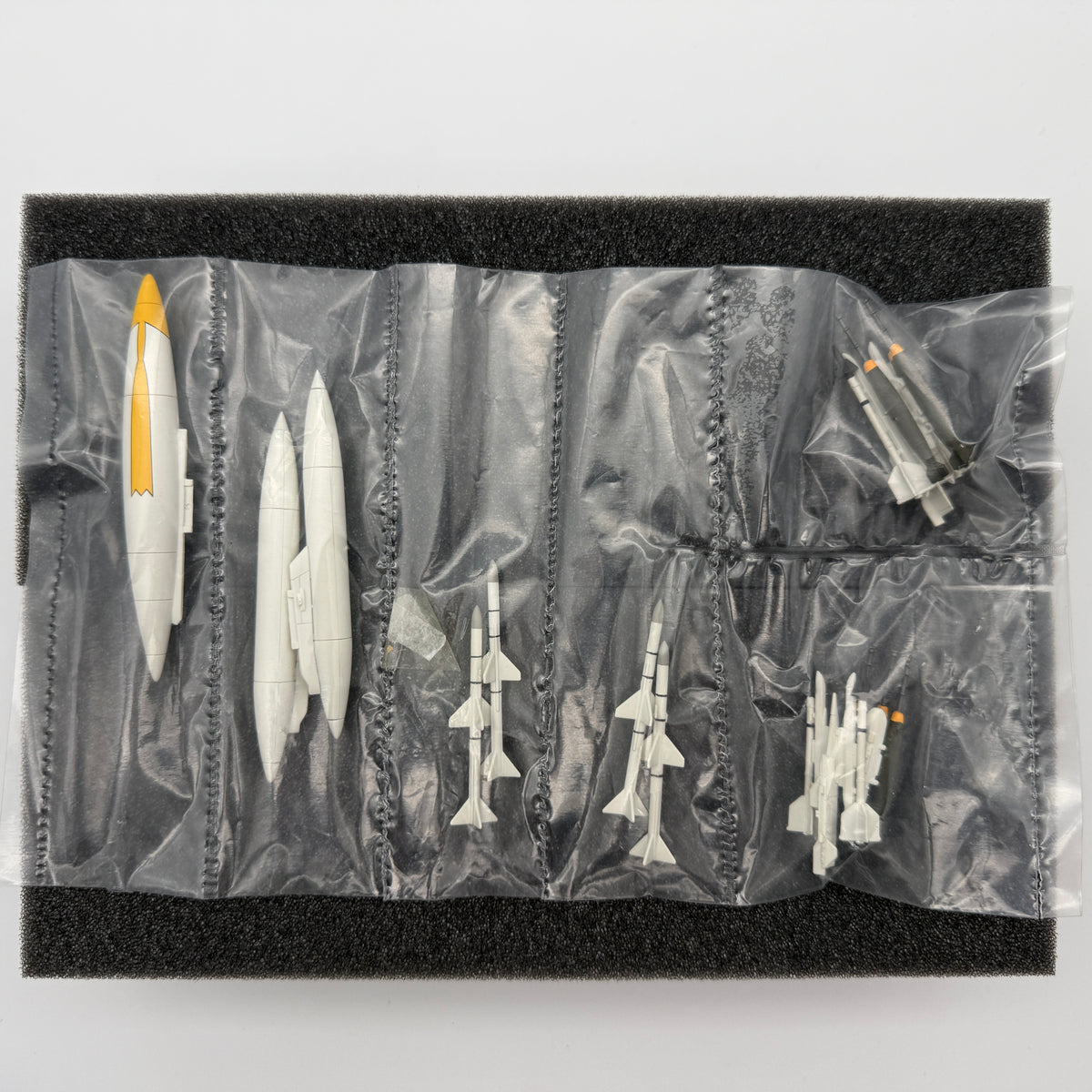 Hobby Master HA19015 1:72 F-4J Phantom 157299 VF-103 Sluggers USS Saratoga 1971