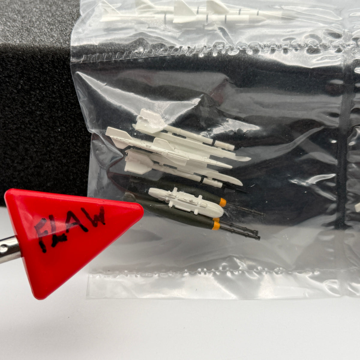 Hobby Master HA19015 1:72 F-4J Phantom 157299 VF-103 Sluggers USS Saratoga 1971