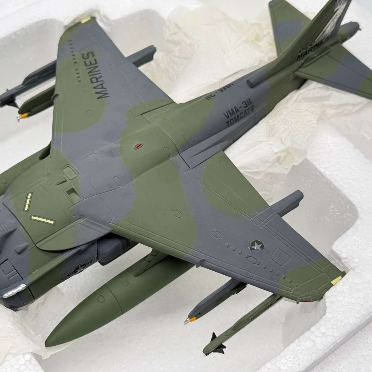 Armour Collection 98052 1:48 AV - 8B Harrier II US Marines Low - Viz - Franklin Mint