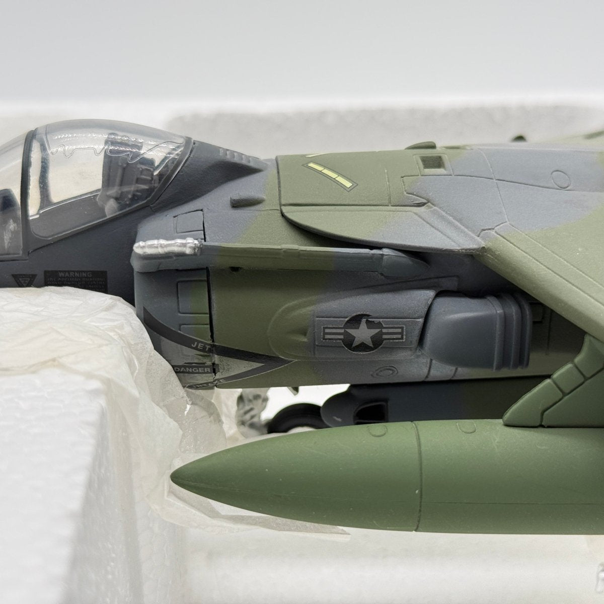 Armour Collection 98052 1:48 AV - 8B Harrier II US Marines Low - Viz - Franklin Mint