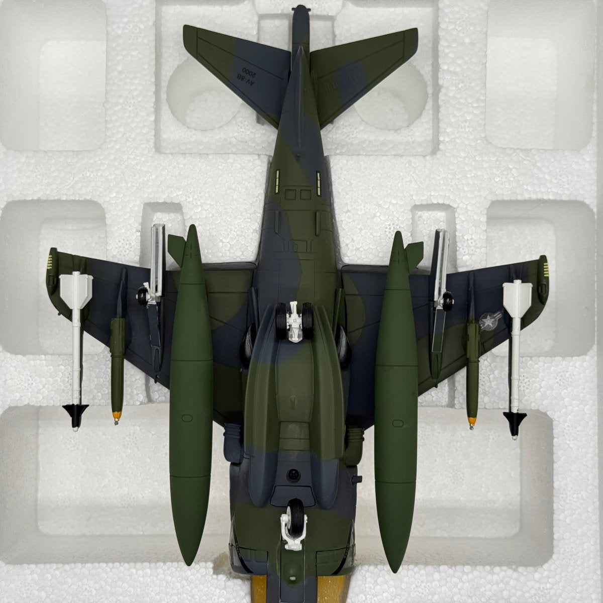 Armour Collection 98052 1:48 AV - 8B Harrier II US Marines Low - Viz - Franklin Mint