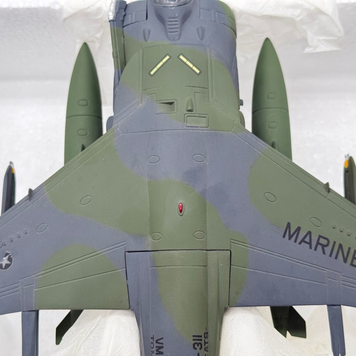 Armour Collection 98052 1:48 AV - 8B Harrier II US Marines Low - Viz - Franklin Mint