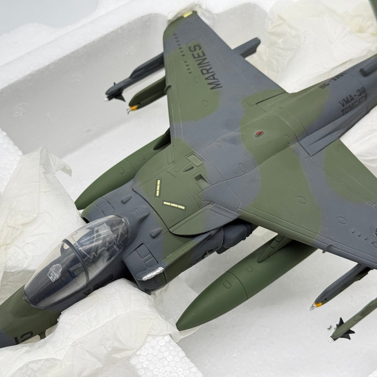 Armour Collection 98052 1:48 AV - 8B Harrier II US Marines Low - Viz - Franklin Mint