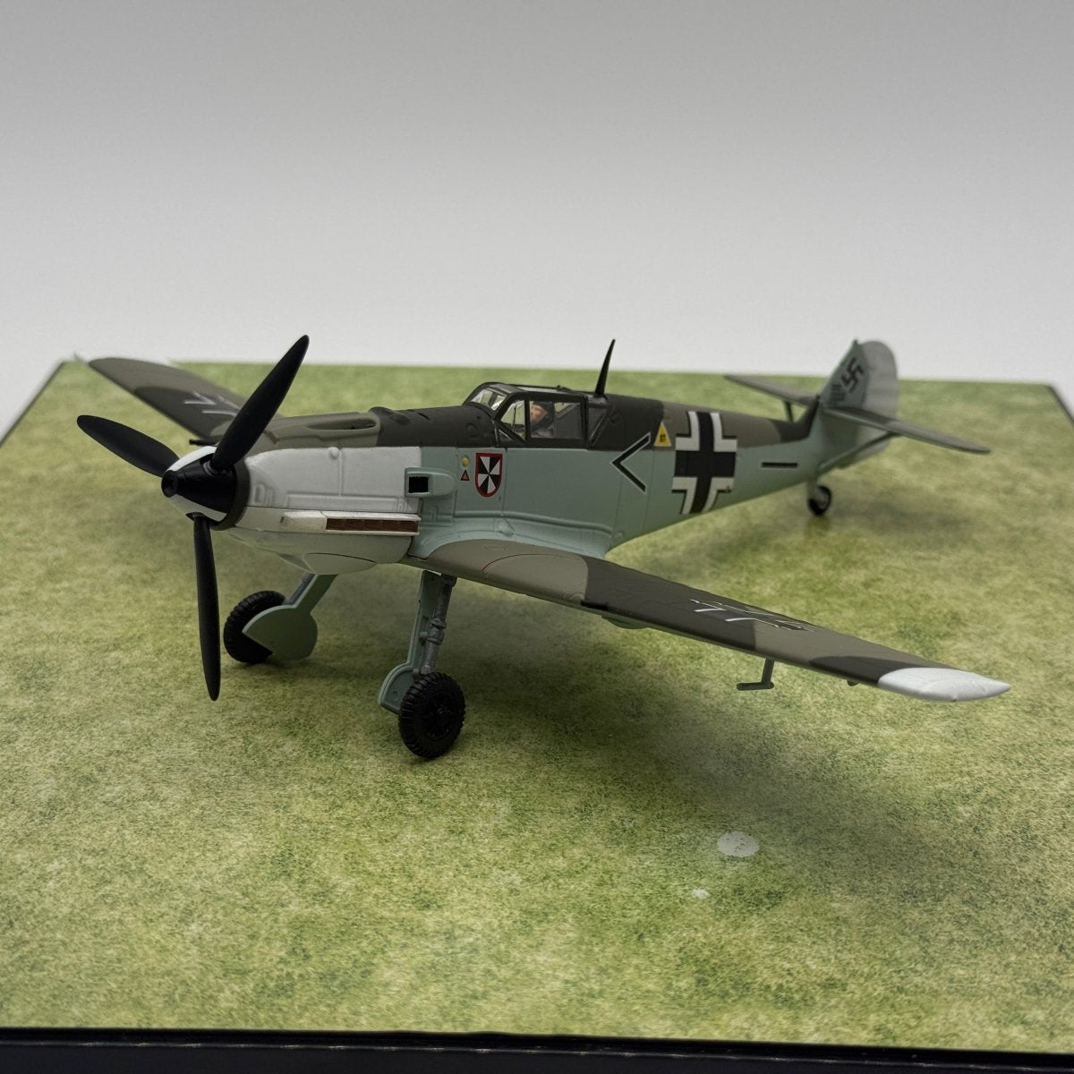 Carousel 1 7103 1:48 Messerschmitt Bf 109E Franz von Werra JG 3 - Carousel 1