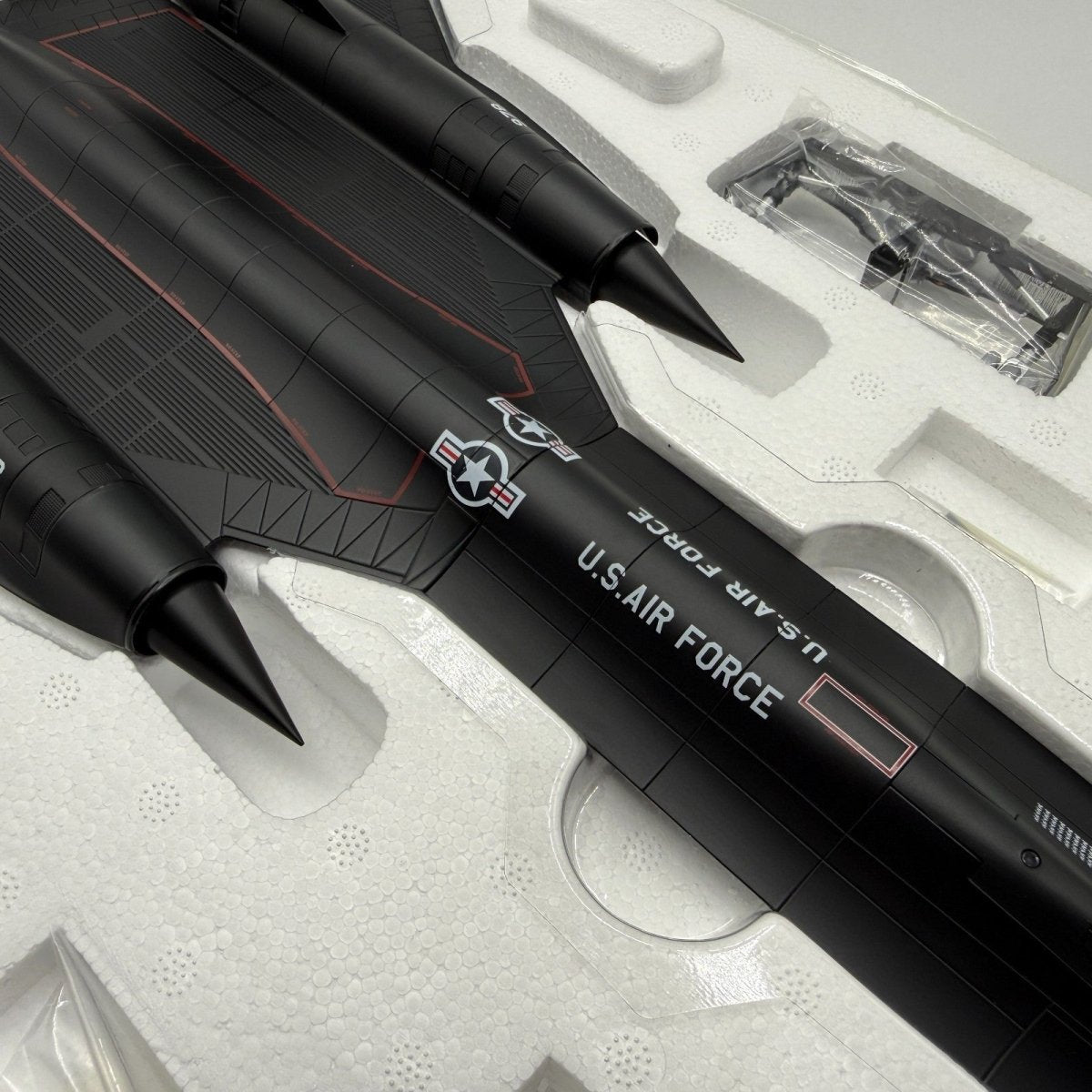 Century Wings 1:72 Lockheed SR71A Blackbird USAF Rapid Rabbit Kadena CW001641 - Century Wings