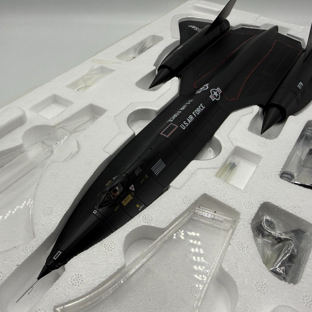 Century Wings 1:72 Lockheed SR71A Blackbird USAF Rapid Rabbit Kadena CW001641 - Century Wings