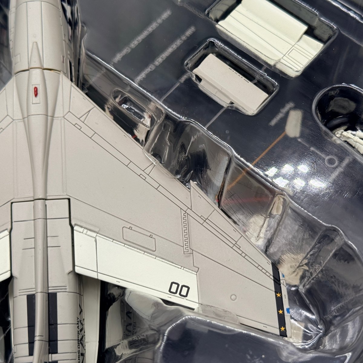 Century Wings 601499 1:72 Vought F - 8E Crusader VF - 162 USS Oriskany 1966 - Century Wings