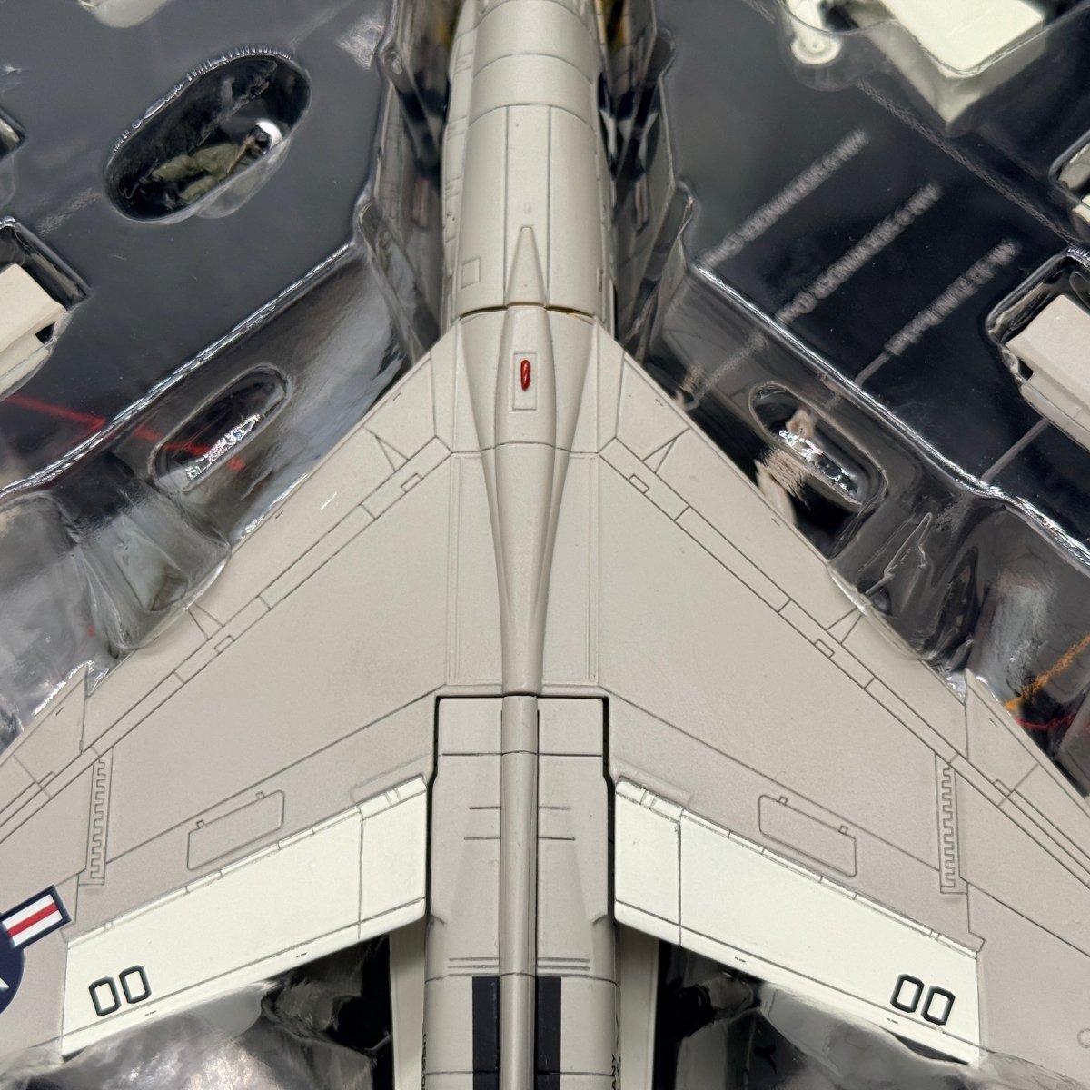 Century Wings 601499 1:72 Vought F - 8E Crusader VF - 162 USS Oriskany 1966 - Century Wings