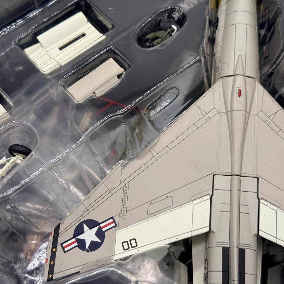 Century Wings 601499 1:72 Vought F - 8E Crusader VF - 162 USS Oriskany 1966 - Century Wings