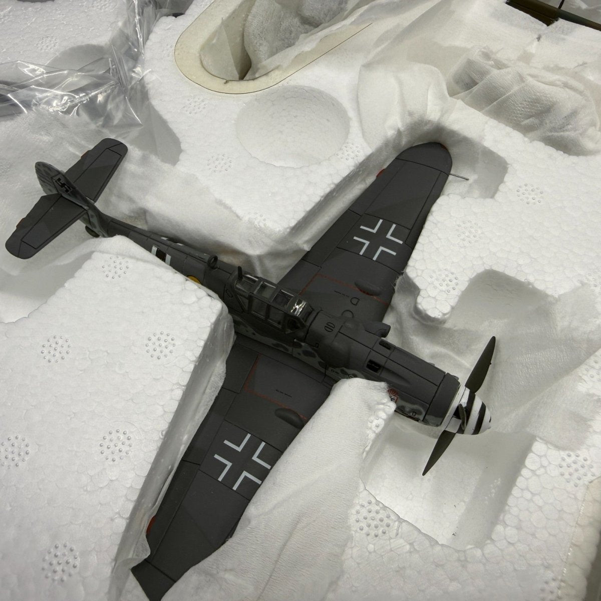 Corgi 1:72 AA39915 B - 17 Flying Fortress "Ye Olde Pub" & BF109G - 6 Franz Stigler - Corgi